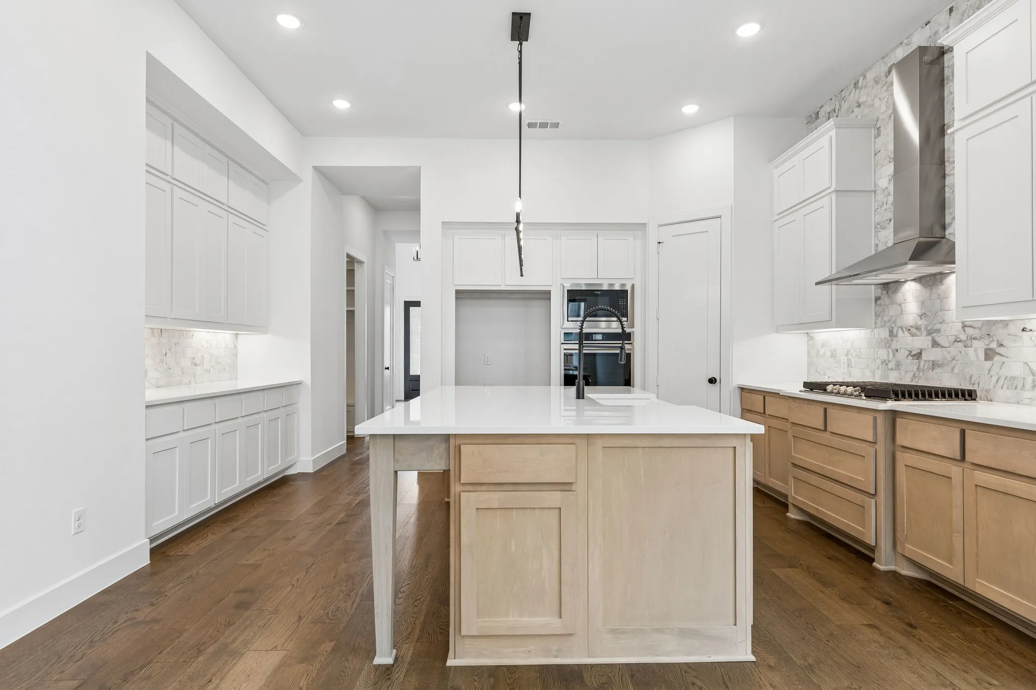 Single Family Residence For Sale in Denton County , 3921 Linear, Celina, Texas 75078, 4 Bedroom, 5 Bathroom, 3 Garage spaces, 3,461 Sqft, built in 2024, mls#21366668, Real Estate Agent in Celina, Homes For Sale in Denton county, Homes For Sale in Celina, Realtor in Celina Texas, Real Estate Brokerage Independent Realty Texas, Luminita Cordes Realtor