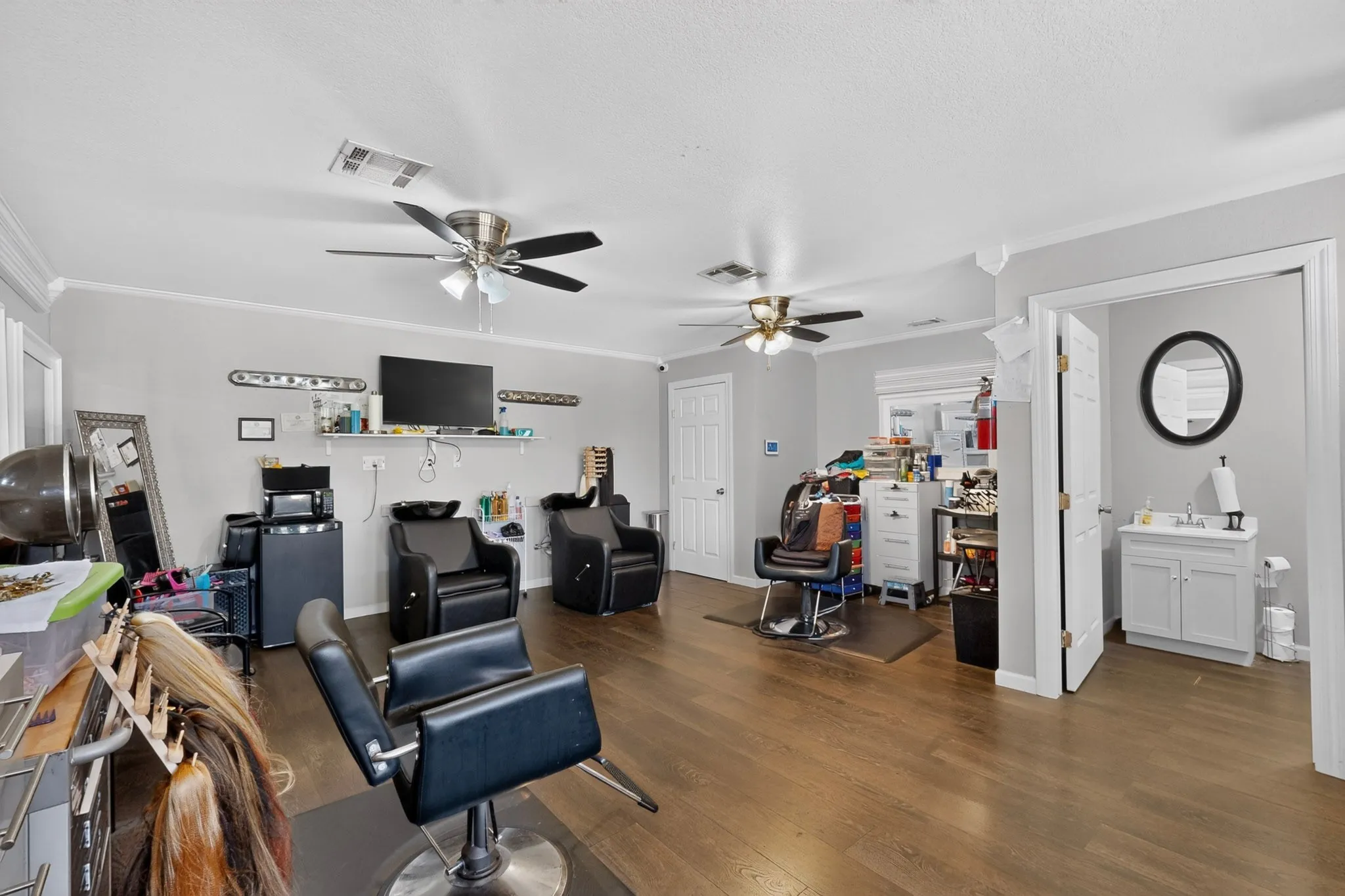 Retail For Sale in Ellis County , 1305 N Kaufman Street, Ennis, Texas 75119, 0, 0, Garage spaces, 0 Sqft, built in 1999, mls#21366610, Real Estate Agent in Ennis, Homes For Sale in Ellis county, Homes For Sale in Ennis, Realtor in Ennis Texas, Real Estate Brokerage Independent Realty Texas, Luminita Cordes Realtor