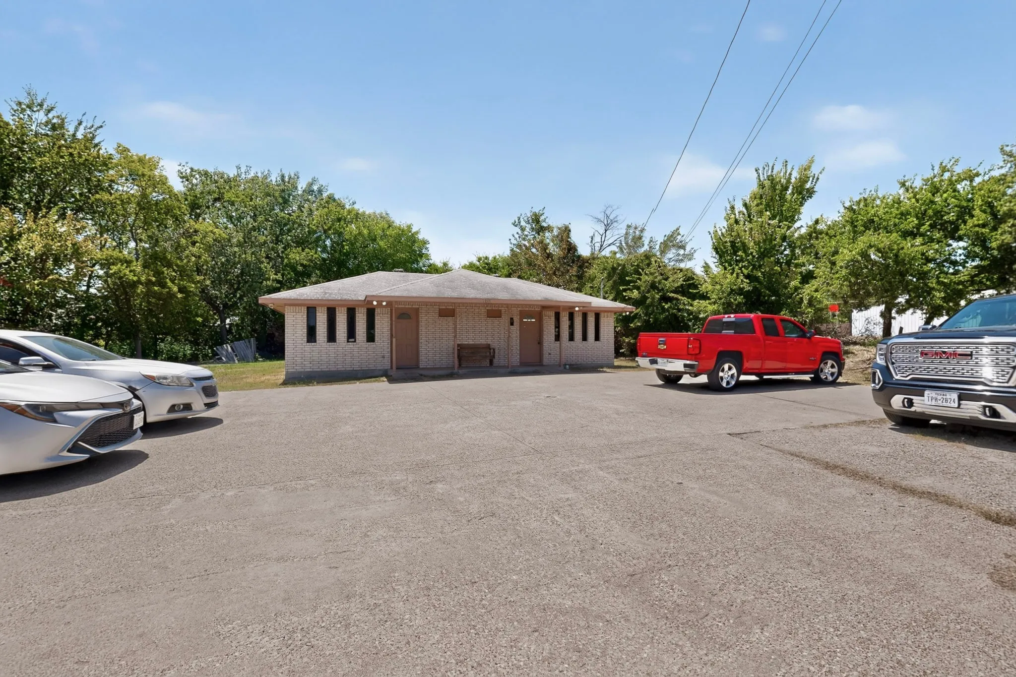 Retail For Sale in Ellis County , 1305 N Kaufman Street, Ennis, Texas 75119, 0, 0, Garage spaces, 0 Sqft, built in 1999, mls#21366610, Real Estate Agent in Ennis, Homes For Sale in Ellis county, Homes For Sale in Ennis, Realtor in Ennis Texas, Real Estate Brokerage Independent Realty Texas, Luminita Cordes Realtor
