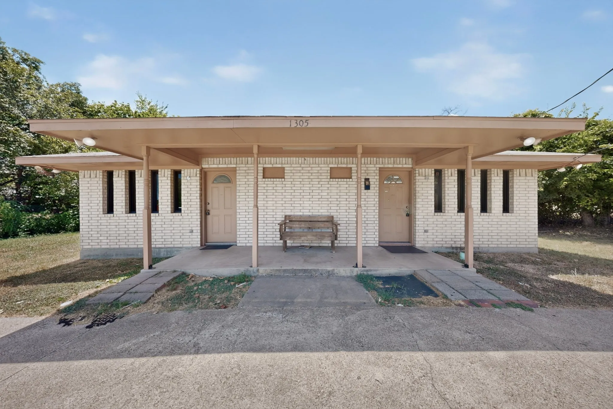 Retail For Sale in Ellis County , 1305 N Kaufman Street, Ennis, Texas 75119, 0, 0, Garage spaces, 0 Sqft, built in 1999, mls#21366610, Real Estate Agent in Ennis, Homes For Sale in Ellis county, Homes For Sale in Ennis, Realtor in Ennis Texas, Real Estate Brokerage Independent Realty Texas, Luminita Cordes Realtor
