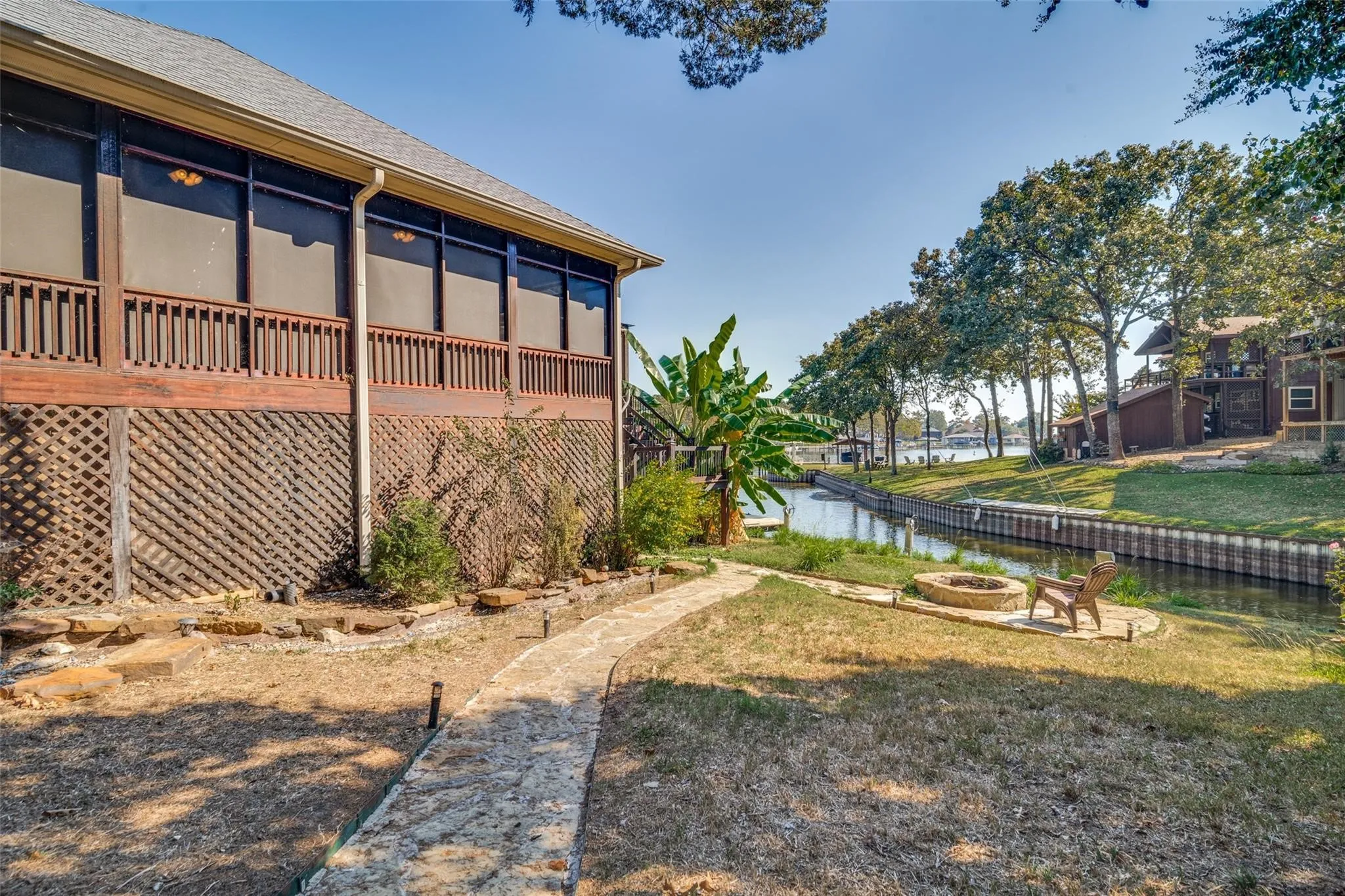 Single Family Residence For Sale in Henderson County , 129 Little River Bend, Mabank, Texas 75156, 3 Bedroom, 2 Bathroom, 2 Garage spaces, 2,278 Sqft, built in 2005, mls#21366520, Real Estate Agent in Mabank, Homes For Sale in Henderson county, Homes For Sale in Mabank, Realtor in Mabank Texas, Real Estate Brokerage Independent Realty Texas, Luminita Cordes Realtor
