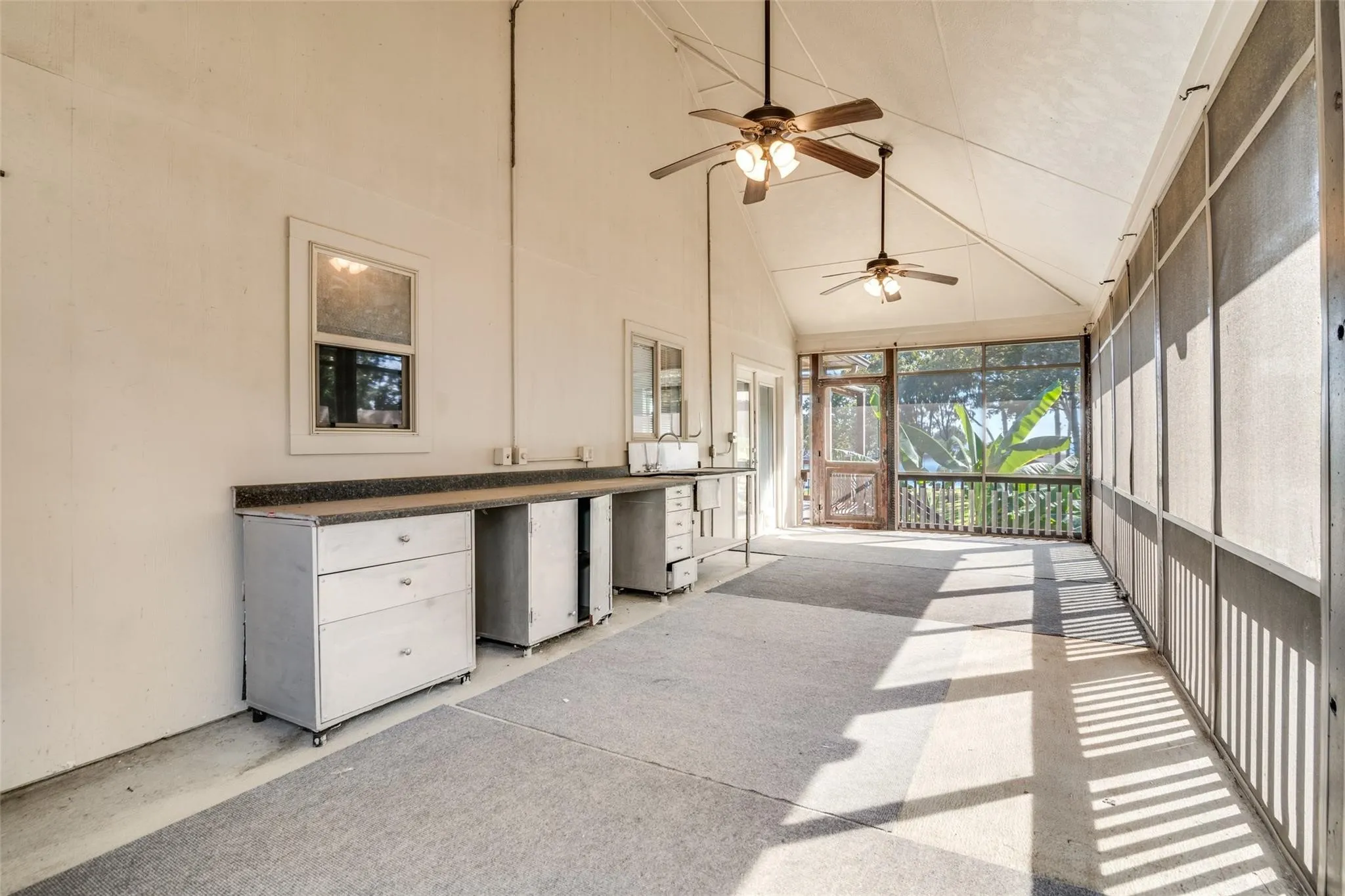 Single Family Residence For Sale in Henderson County , 129 Little River Bend, Mabank, Texas 75156, 3 Bedroom, 2 Bathroom, 2 Garage spaces, 2,278 Sqft, built in 2005, mls#21366520, Real Estate Agent in Mabank, Homes For Sale in Henderson county, Homes For Sale in Mabank, Realtor in Mabank Texas, Real Estate Brokerage Independent Realty Texas, Luminita Cordes Realtor