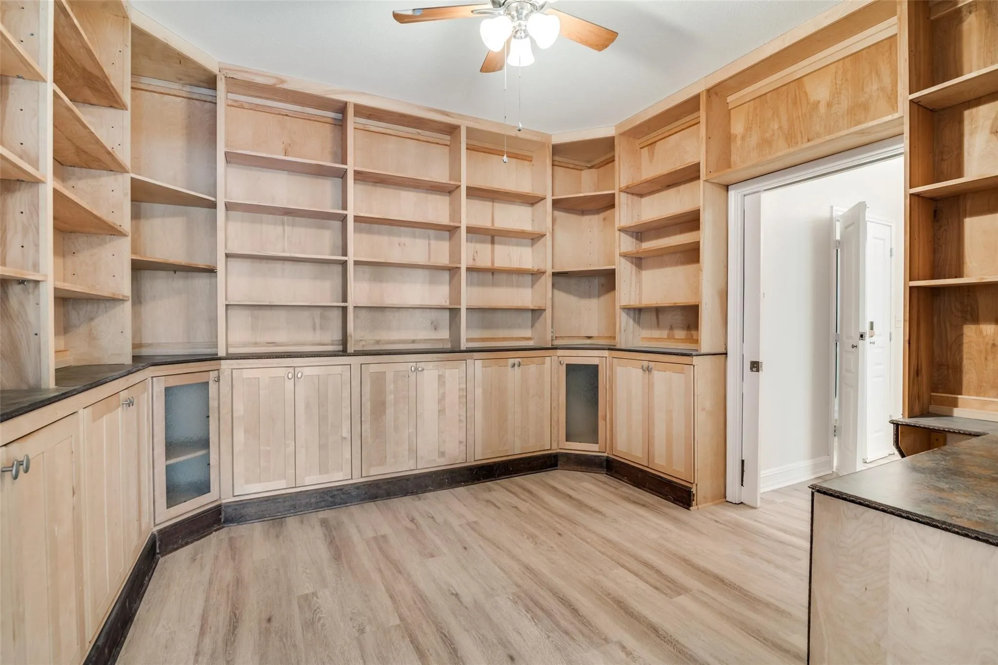 Single Family Residence For Sale in Henderson County , 129 Little River Bend, Mabank, Texas 75156, 3 Bedroom, 2 Bathroom, 2 Garage spaces, 2,278 Sqft, built in 2005, mls#21366520, Real Estate Agent in Mabank, Homes For Sale in Henderson county, Homes For Sale in Mabank, Realtor in Mabank Texas, Real Estate Brokerage Independent Realty Texas, Luminita Cordes Realtor