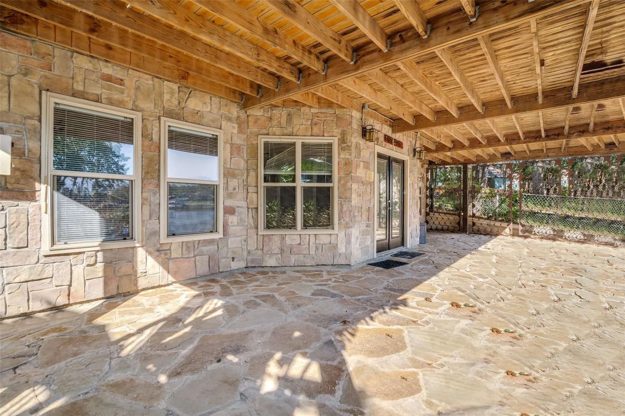 Single Family Residence For Sale in Henderson County , 129 Little River Bend, Mabank, Texas 75156, 3 Bedroom, 2 Bathroom, 2 Garage spaces, 2,278 Sqft, built in 2005, mls#21366520, Real Estate Agent in Mabank, Homes For Sale in Henderson county, Homes For Sale in Mabank, Realtor in Mabank Texas, Real Estate Brokerage Independent Realty Texas, Luminita Cordes Realtor