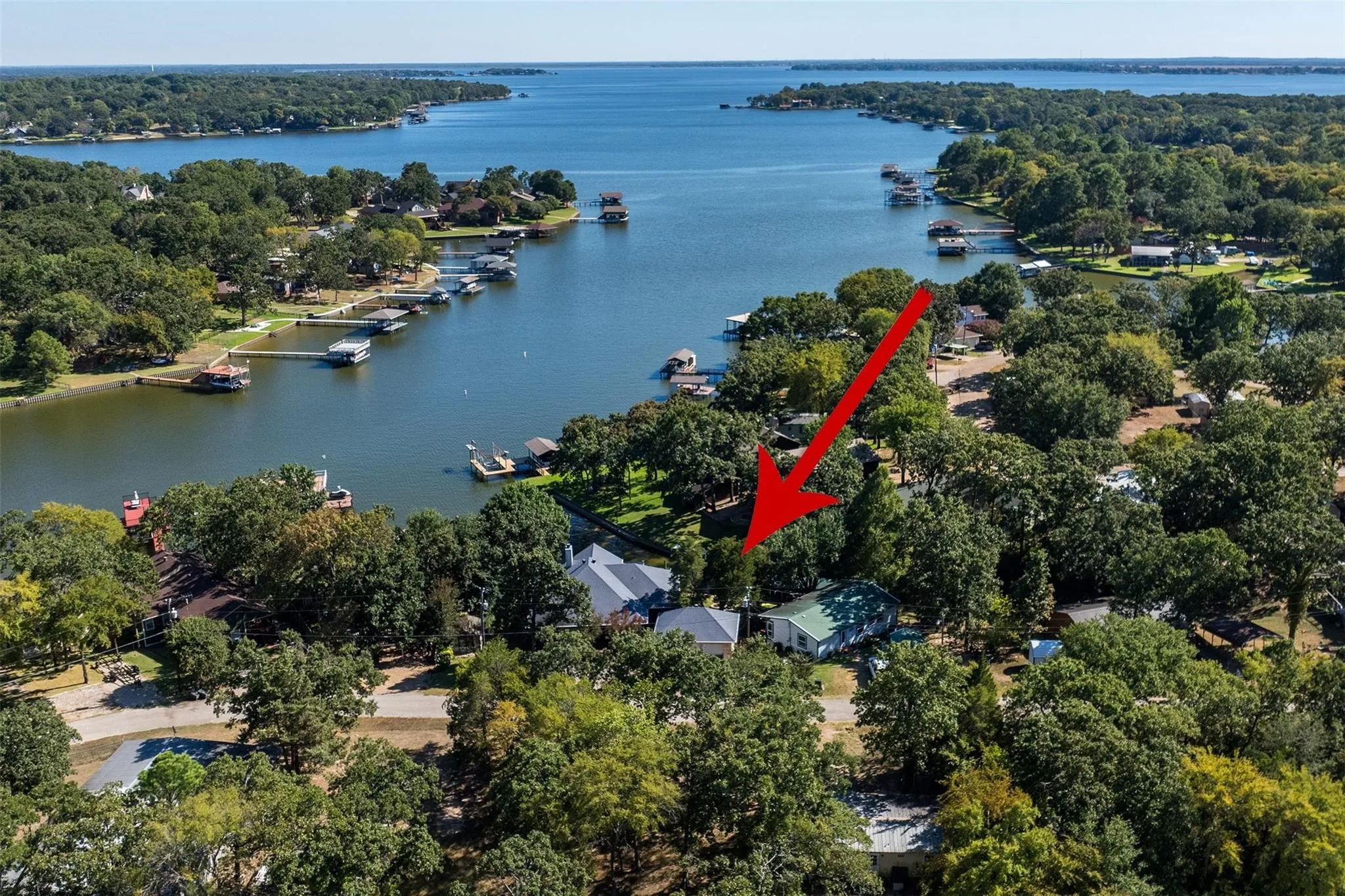 Single Family Residence For Sale in Henderson County , 129 Little River Bend, Mabank, Texas 75156, 3 Bedroom, 2 Bathroom, 2 Garage spaces, 2,278 Sqft, built in 2005, mls#21366520, Real Estate Agent in Mabank, Homes For Sale in Henderson county, Homes For Sale in Mabank, Realtor in Mabank Texas, Real Estate Brokerage Independent Realty Texas, Luminita Cordes Realtor
