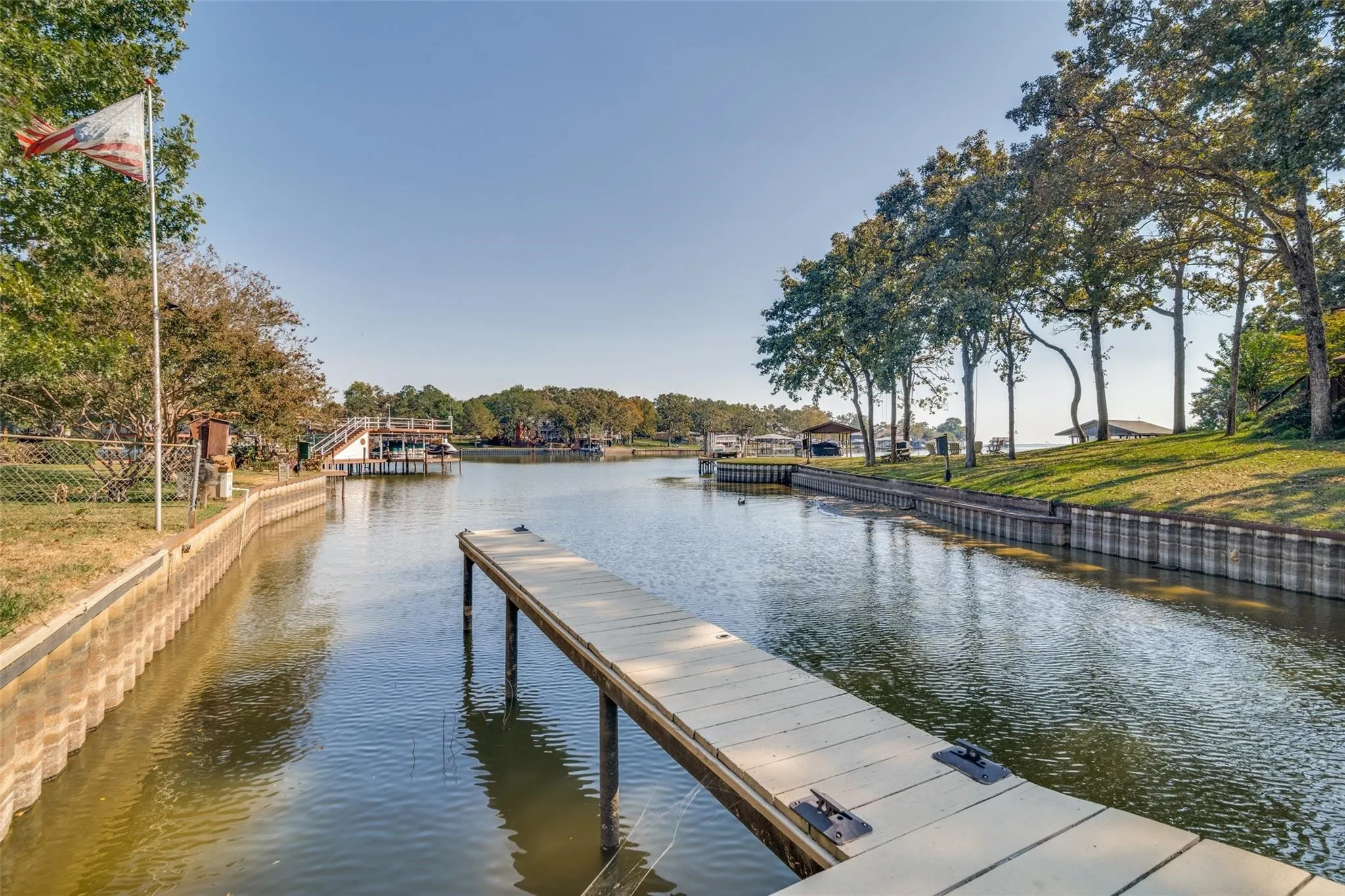Single Family Residence For Sale in Henderson County , 129 Little River Bend, Mabank, Texas 75156, 3 Bedroom, 2 Bathroom, 2 Garage spaces, 2,278 Sqft, built in 2005, mls#21366520, Real Estate Agent in Mabank, Homes For Sale in Henderson county, Homes For Sale in Mabank, Realtor in Mabank Texas, Real Estate Brokerage Independent Realty Texas, Luminita Cordes Realtor