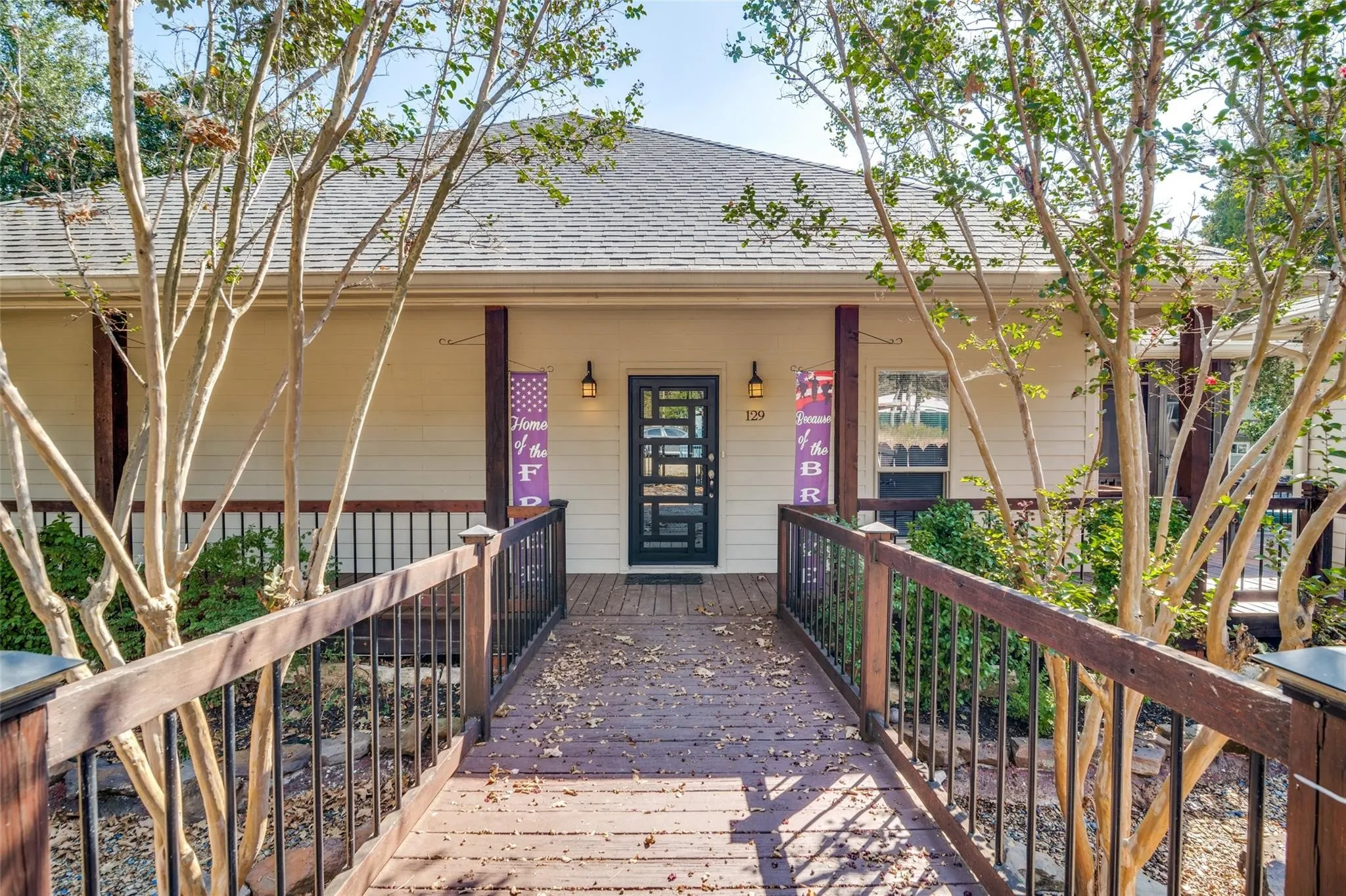 Single Family Residence For Sale in Henderson County , 129 Little River Bend, Mabank, Texas 75156, 3 Bedroom, 2 Bathroom, 2 Garage spaces, 2,278 Sqft, built in 2005, mls#21366520, Real Estate Agent in Mabank, Homes For Sale in Henderson county, Homes For Sale in Mabank, Realtor in Mabank Texas, Real Estate Brokerage Independent Realty Texas, Luminita Cordes Realtor