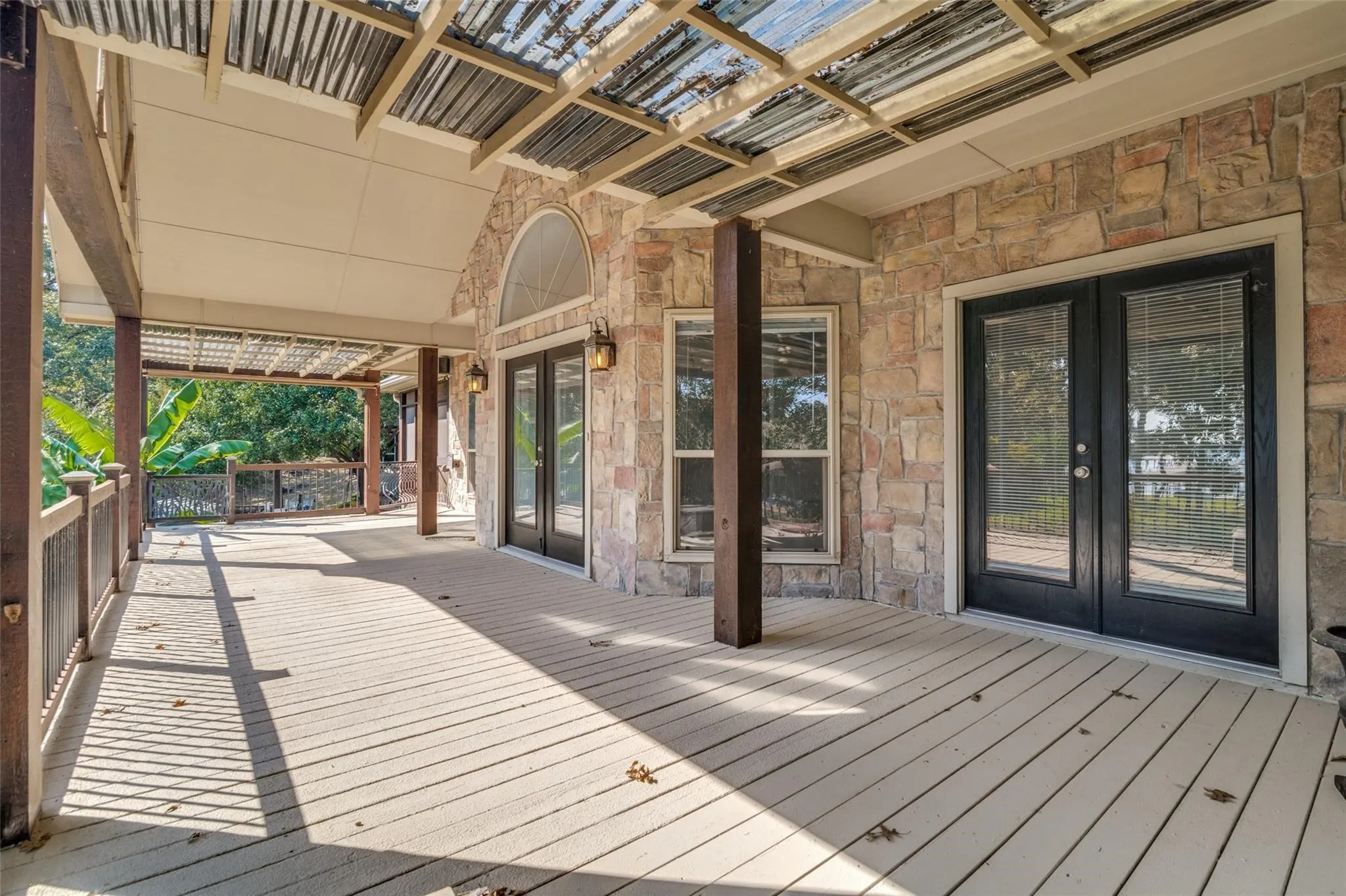 Single Family Residence For Sale in Henderson County , 129 Little River Bend, Mabank, Texas 75156, 3 Bedroom, 2 Bathroom, 2 Garage spaces, 2,278 Sqft, built in 2005, mls#21366520, Real Estate Agent in Mabank, Homes For Sale in Henderson county, Homes For Sale in Mabank, Realtor in Mabank Texas, Real Estate Brokerage Independent Realty Texas, Luminita Cordes Realtor
