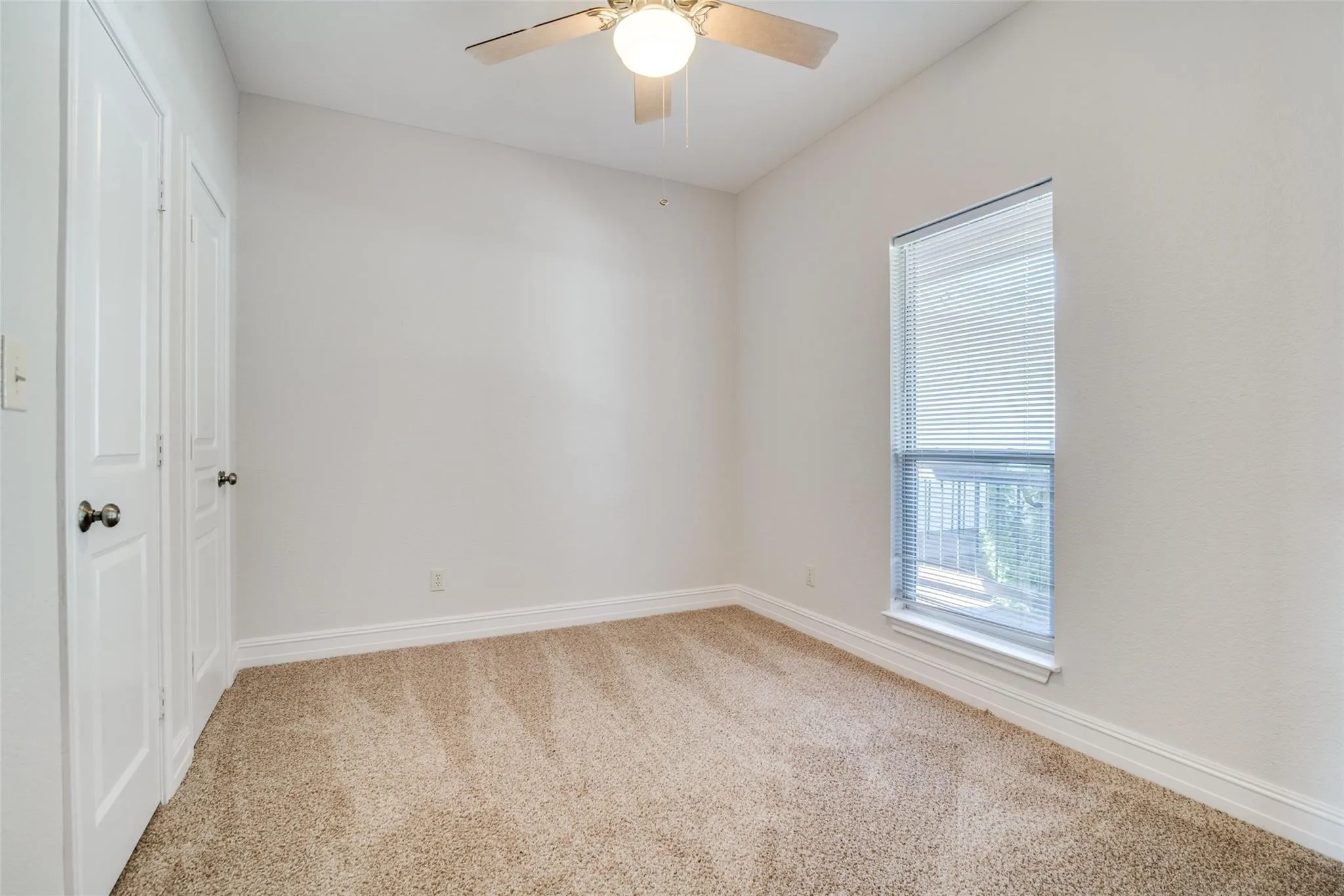 Single Family Residence For Sale in Henderson County , 129 Little River Bend, Mabank, Texas 75156, 3 Bedroom, 2 Bathroom, 2 Garage spaces, 2,278 Sqft, built in 2005, mls#21366520, Real Estate Agent in Mabank, Homes For Sale in Henderson county, Homes For Sale in Mabank, Realtor in Mabank Texas, Real Estate Brokerage Independent Realty Texas, Luminita Cordes Realtor