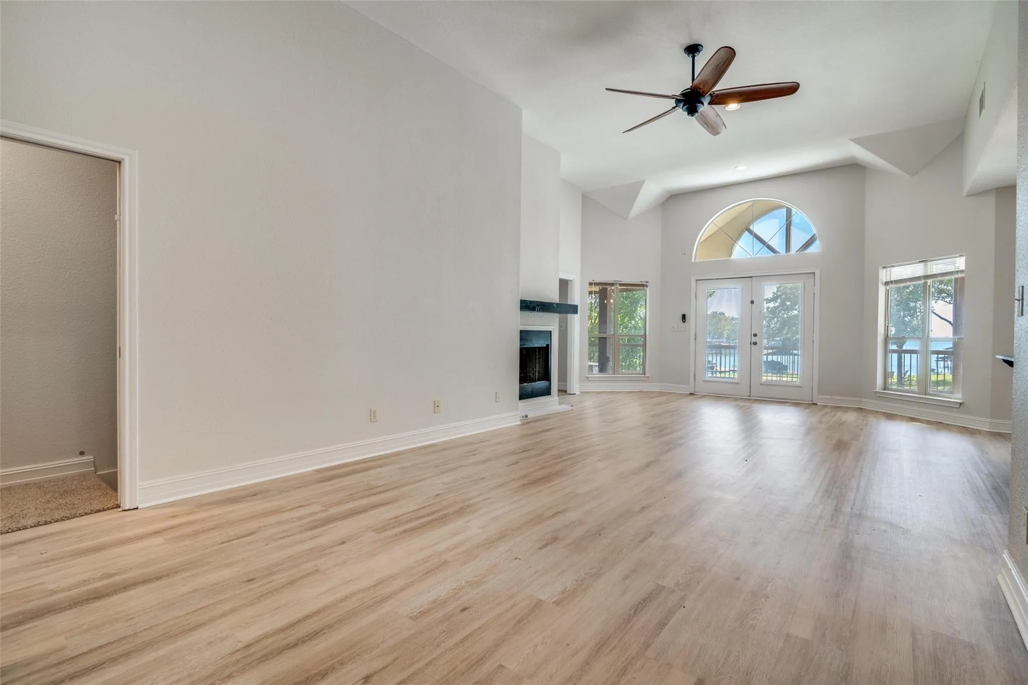 Single Family Residence For Sale in Henderson County , 129 Little River Bend, Mabank, Texas 75156, 3 Bedroom, 2 Bathroom, 2 Garage spaces, 2,278 Sqft, built in 2005, mls#21366520, Real Estate Agent in Mabank, Homes For Sale in Henderson county, Homes For Sale in Mabank, Realtor in Mabank Texas, Real Estate Brokerage Independent Realty Texas, Luminita Cordes Realtor