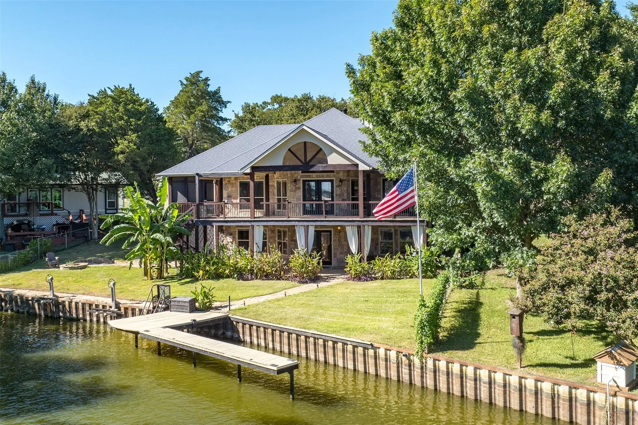 Single Family Residence For Sale in Henderson County , 129 Little River Bend, Mabank, Texas 75156, 3 Bedroom, 2 Bathroom, 2 Garage spaces, 2,278 Sqft, built in 2005, mls#21366520, Real Estate Agent in Mabank, Homes For Sale in Henderson county, Homes For Sale in Mabank, Realtor in Mabank Texas, Real Estate Brokerage Independent Realty Texas, Luminita Cordes Realtor