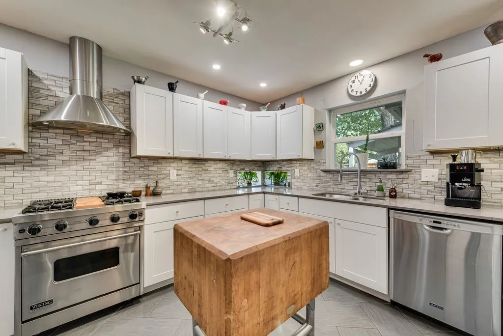 Updated kitchen has plenty of storage and features a commercial grade Viking gas range, that will delight even the most discerning chef.