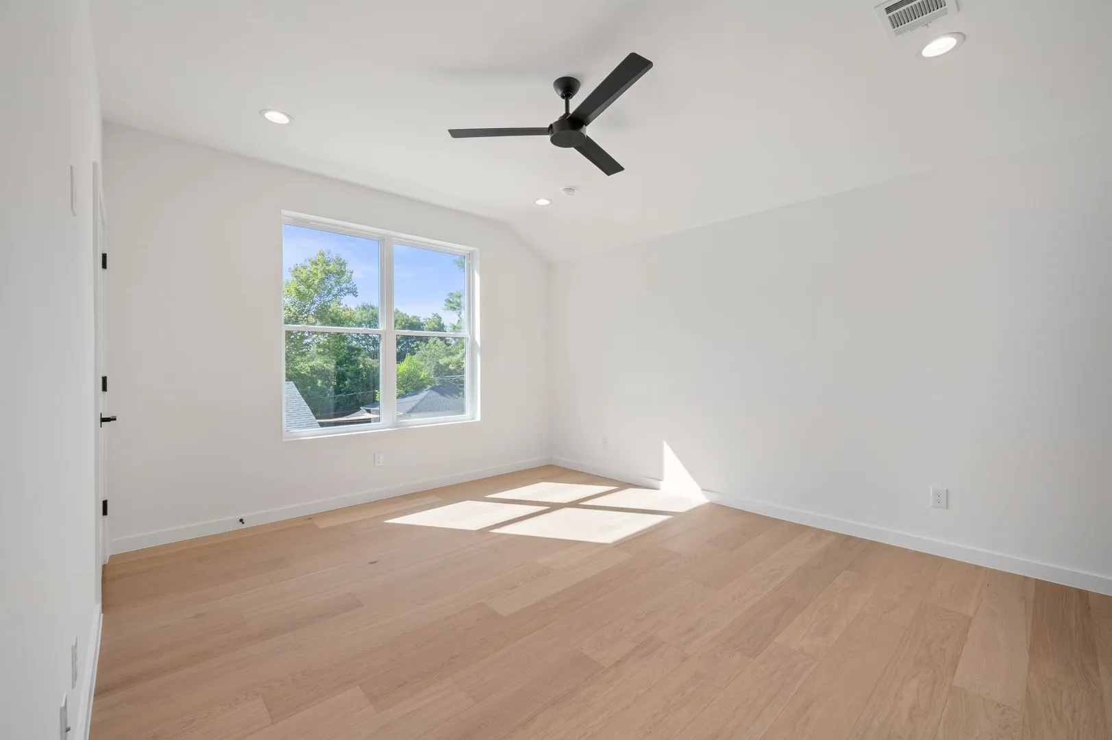 Single Family Residence For Sale in Dallas County , 603 Brookhurst Drive, Dallas, Texas 75218, 4 Bedroom, 4 Bathroom, 2 Garage spaces, 3,878 Sqft, built in 2026, mls#21366705, Real Estate Agent in Dallas, Homes For Sale in Dallas county, Homes For Sale in Dallas, Realtor in Dallas Texas, Real Estate Brokerage Independent Realty Texas, Luminita Cordes Realtor