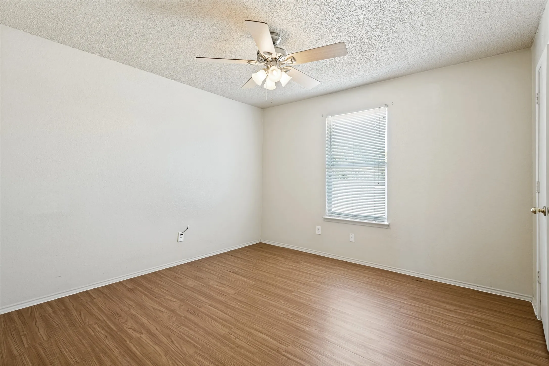 Single Family Residence For Sale in Dallas County , 12215 Ortega Street, Dallas, Texas 75253, 3 Bedroom, 2 Bathroom, 2 Garage spaces, 1,575 Sqft, built in 1995, mls#21366711, Real Estate Agent in Dallas, Homes For Sale in Dallas county, Homes For Sale in Dallas, Realtor in Dallas Texas, Real Estate Brokerage Independent Realty Texas, Luminita Cordes Realtor