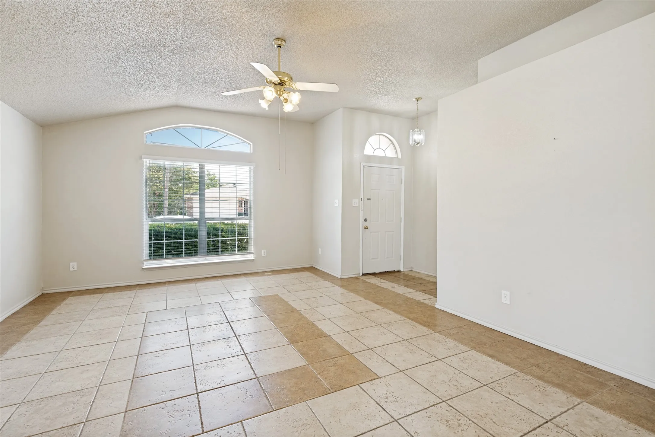 Single Family Residence For Sale in Dallas County , 12215 Ortega Street, Dallas, Texas 75253, 3 Bedroom, 2 Bathroom, 2 Garage spaces, 1,575 Sqft, built in 1995, mls#21366711, Real Estate Agent in Dallas, Homes For Sale in Dallas county, Homes For Sale in Dallas, Realtor in Dallas Texas, Real Estate Brokerage Independent Realty Texas, Luminita Cordes Realtor