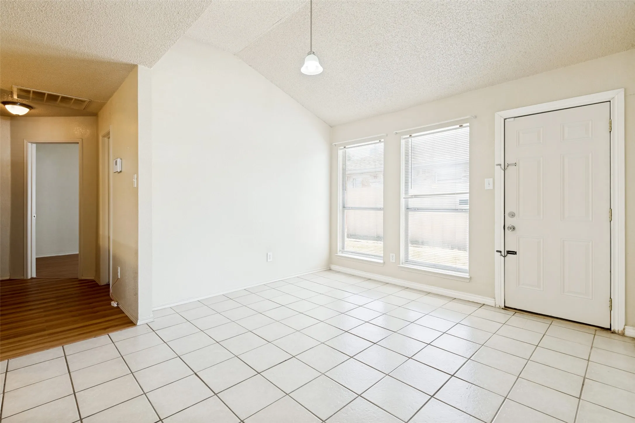 Single Family Residence For Sale in Dallas County , 12215 Ortega Street, Dallas, Texas 75253, 3 Bedroom, 2 Bathroom, 2 Garage spaces, 1,575 Sqft, built in 1995, mls#21366711, Real Estate Agent in Dallas, Homes For Sale in Dallas county, Homes For Sale in Dallas, Realtor in Dallas Texas, Real Estate Brokerage Independent Realty Texas, Luminita Cordes Realtor