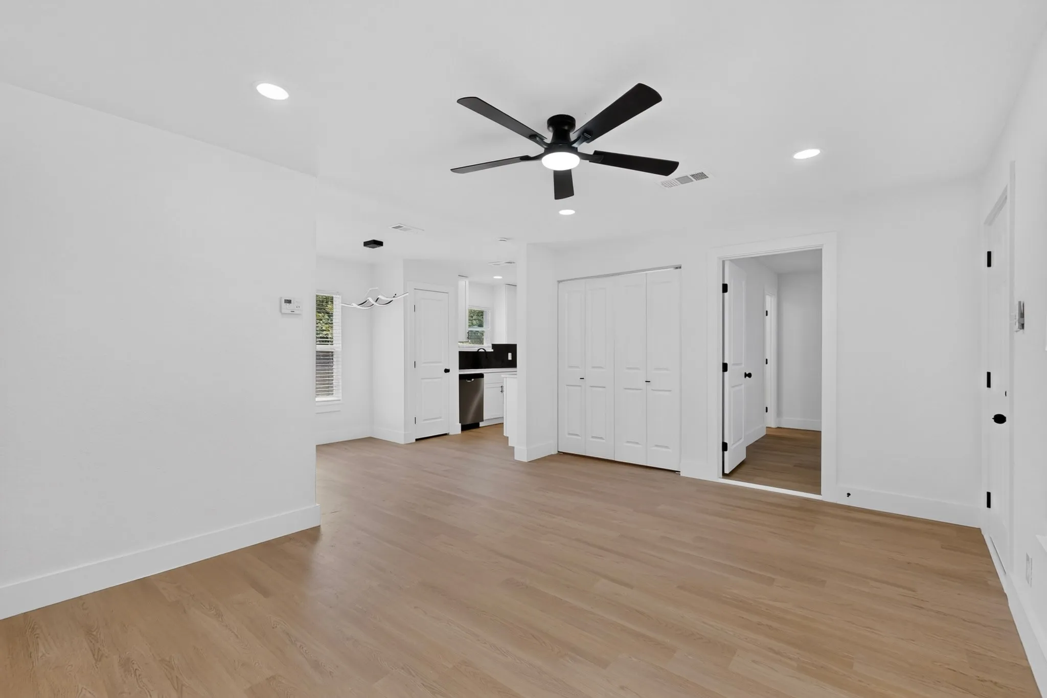 Single Family Residence For Sale in Dallas County , 808 Lilac Drive, Garland, Texas 75040, 3 Bedroom, 2 Bathroom, Garage spaces, 1,079 Sqft, built in 1957, mls#21366214, Real Estate Agent in Garland, Homes For Sale in Dallas county, Homes For Sale in Garland, Realtor in Garland Texas, Real Estate Brokerage Independent Realty Texas, Luminita Cordes Realtor
