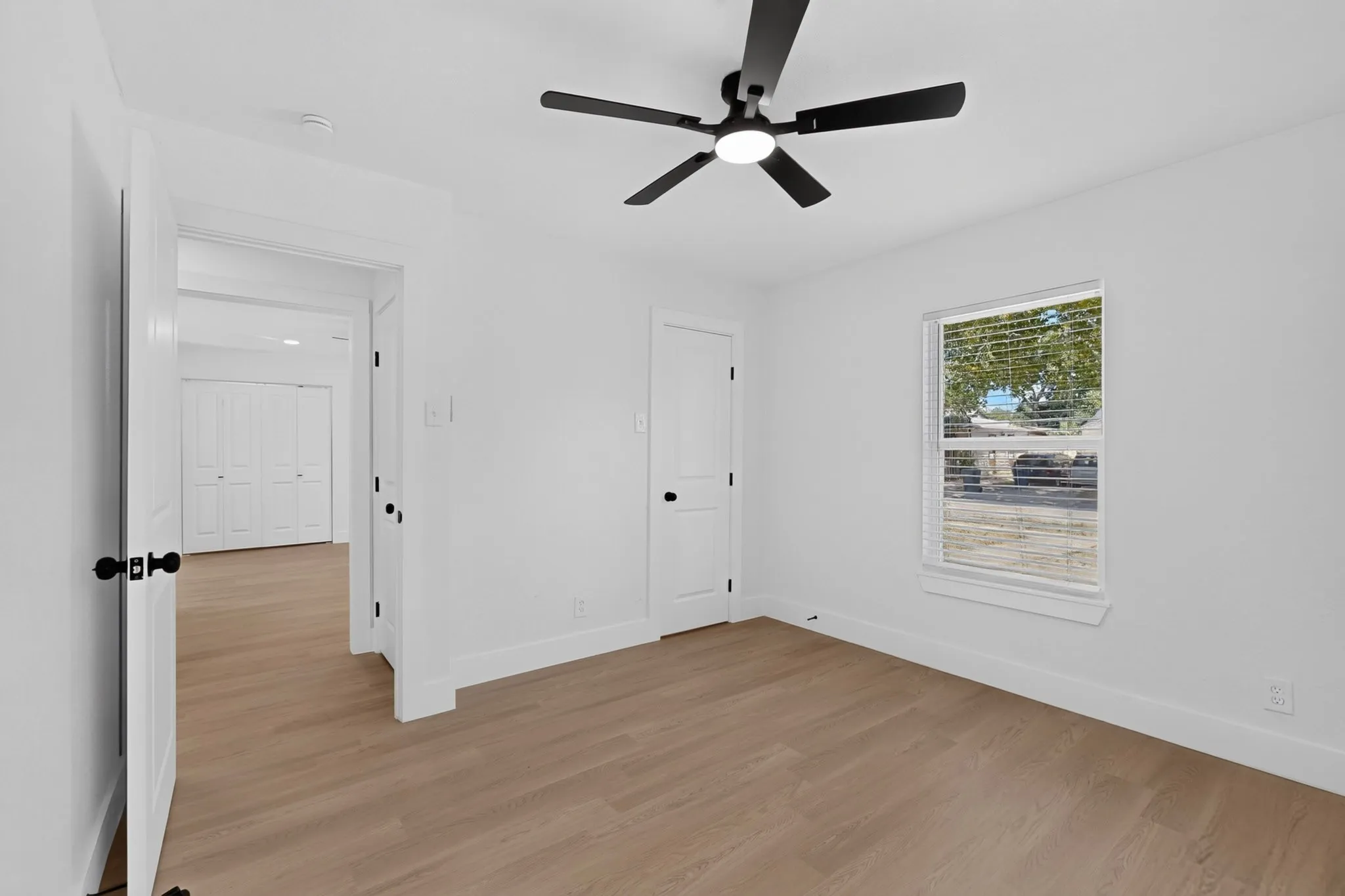 Single Family Residence For Sale in Dallas County , 808 Lilac Drive, Garland, Texas 75040, 3 Bedroom, 2 Bathroom, Garage spaces, 1,079 Sqft, built in 1957, mls#21366214, Real Estate Agent in Garland, Homes For Sale in Dallas county, Homes For Sale in Garland, Realtor in Garland Texas, Real Estate Brokerage Independent Realty Texas, Luminita Cordes Realtor
