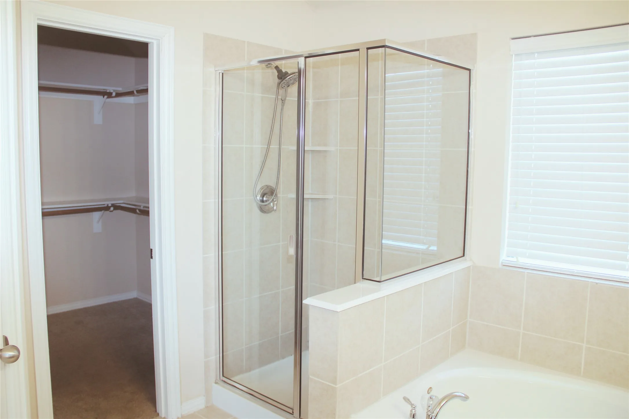 Single Family Residence For Rent in Tarrant County , 5913 Haven Lake Way, Fort Worth, Texas 76244, 4 Bedroom, 2 Bathroom, 2 Garage spaces, 2,343 Sqft, built in 2010, mls#21365431, Real Estate Agent in Fort Worth, Homes For Rent in Tarrant county, Homes For Rent in Fort Worth, Realtor in Fort Worth Texas, Real Estate Brokerage Independent Realty Texas, Luminita Cordes Realtor