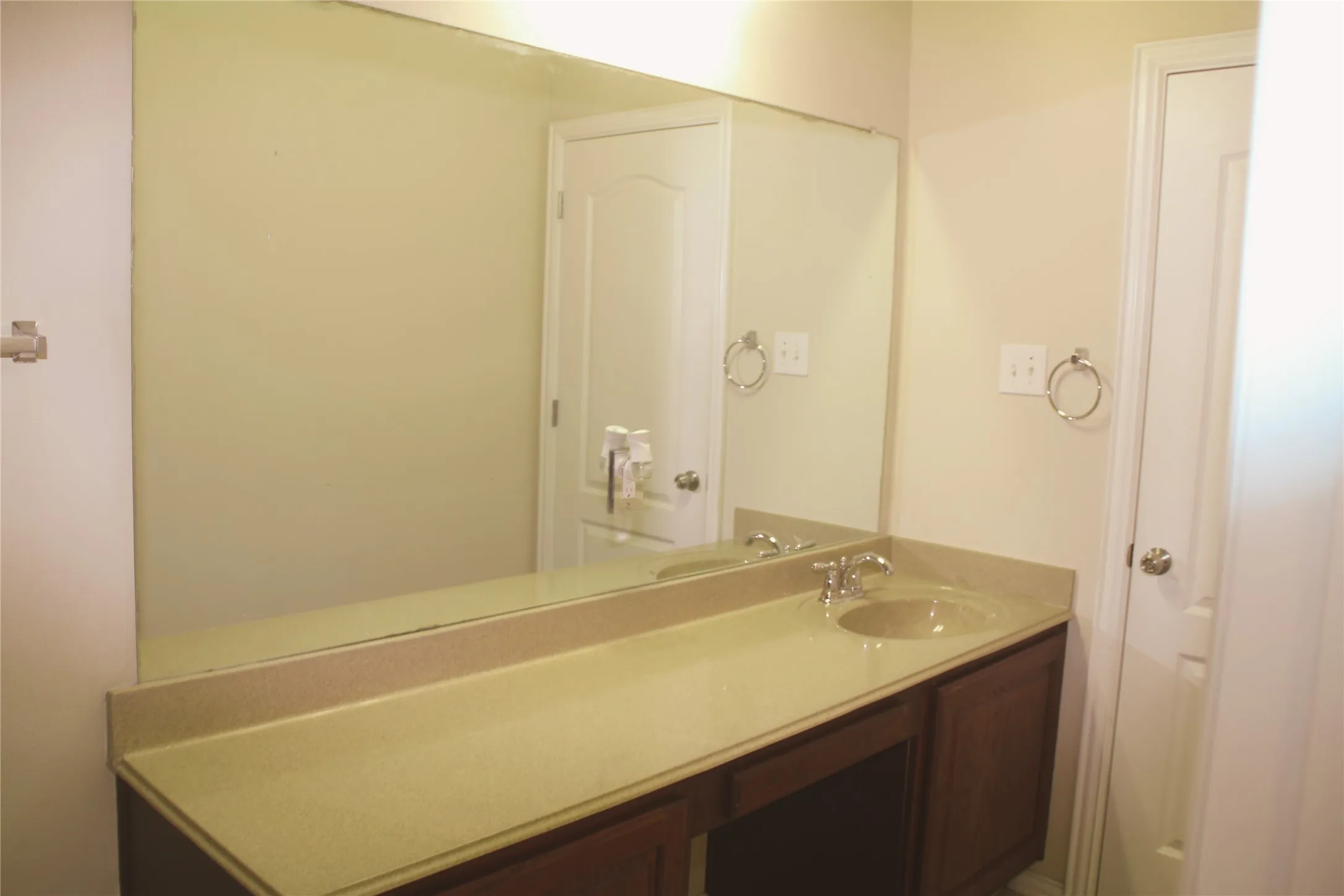 Single Family Residence For Rent in Tarrant County , 5913 Haven Lake Way, Fort Worth, Texas 76244, 4 Bedroom, 2 Bathroom, 2 Garage spaces, 2,343 Sqft, built in 2010, mls#21365431, Real Estate Agent in Fort Worth, Homes For Rent in Tarrant county, Homes For Rent in Fort Worth, Realtor in Fort Worth Texas, Real Estate Brokerage Independent Realty Texas, Luminita Cordes Realtor