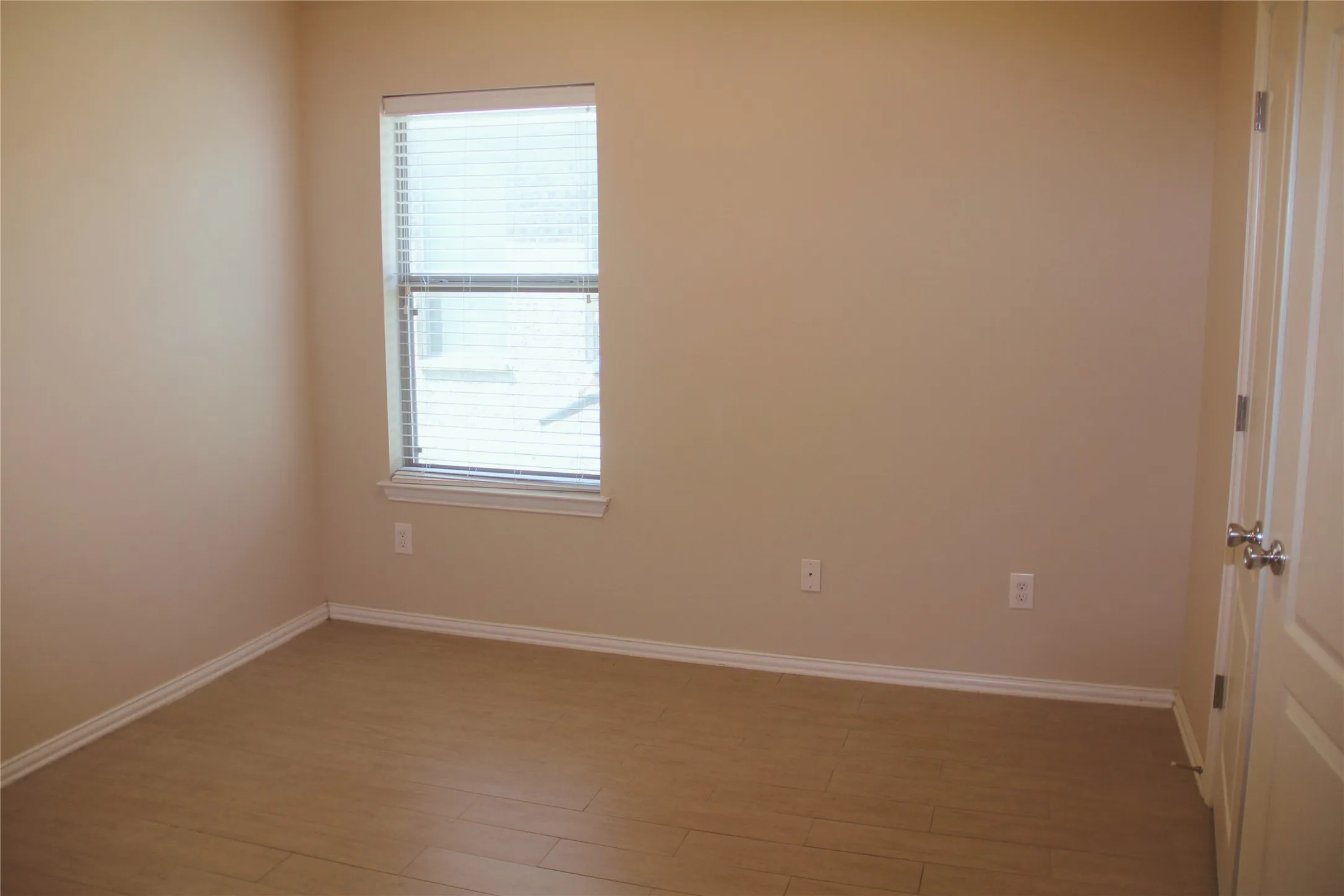 Single Family Residence For Rent in Tarrant County , 5913 Haven Lake Way, Fort Worth, Texas 76244, 4 Bedroom, 2 Bathroom, 2 Garage spaces, 2,343 Sqft, built in 2010, mls#21365431, Real Estate Agent in Fort Worth, Homes For Rent in Tarrant county, Homes For Rent in Fort Worth, Realtor in Fort Worth Texas, Real Estate Brokerage Independent Realty Texas, Luminita Cordes Realtor