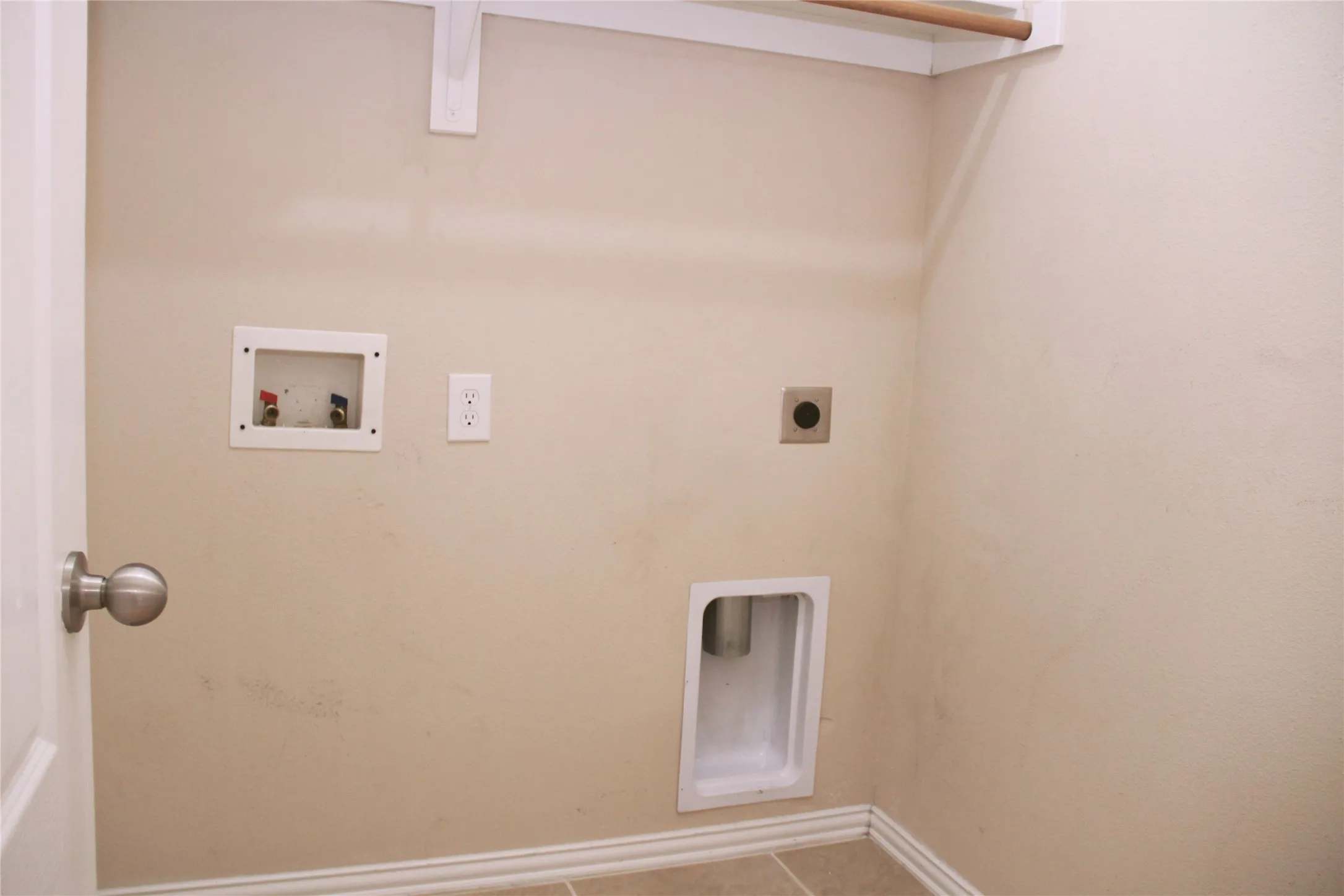 Single Family Residence For Rent in Tarrant County , 5913 Haven Lake Way, Fort Worth, Texas 76244, 4 Bedroom, 2 Bathroom, 2 Garage spaces, 2,343 Sqft, built in 2010, mls#21365431, Real Estate Agent in Fort Worth, Homes For Rent in Tarrant county, Homes For Rent in Fort Worth, Realtor in Fort Worth Texas, Real Estate Brokerage Independent Realty Texas, Luminita Cordes Realtor