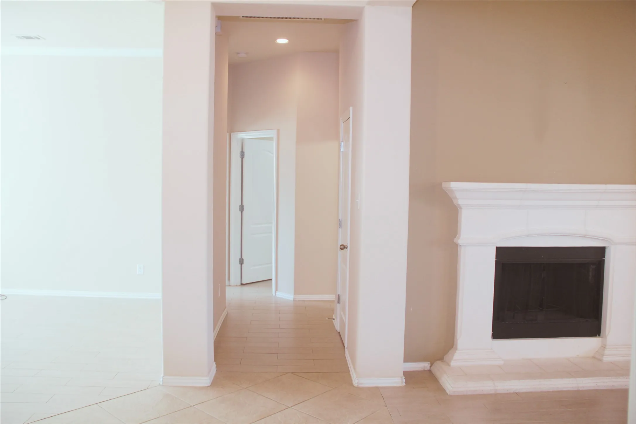Single Family Residence For Rent in Tarrant County , 5913 Haven Lake Way, Fort Worth, Texas 76244, 4 Bedroom, 2 Bathroom, 2 Garage spaces, 2,343 Sqft, built in 2010, mls#21365431, Real Estate Agent in Fort Worth, Homes For Rent in Tarrant county, Homes For Rent in Fort Worth, Realtor in Fort Worth Texas, Real Estate Brokerage Independent Realty Texas, Luminita Cordes Realtor