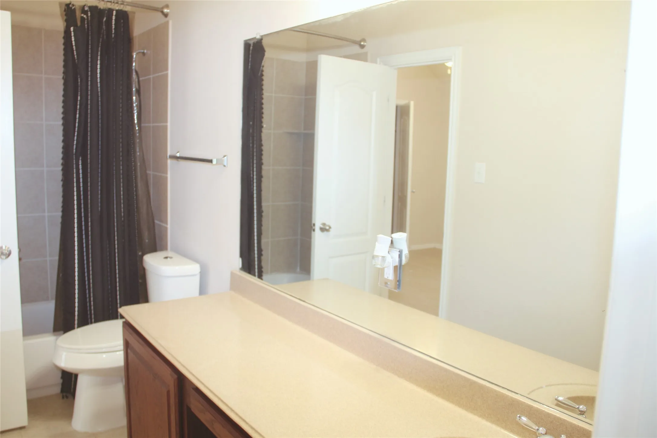 Single Family Residence For Rent in Tarrant County , 5913 Haven Lake Way, Fort Worth, Texas 76244, 4 Bedroom, 2 Bathroom, 2 Garage spaces, 2,343 Sqft, built in 2010, mls#21365431, Real Estate Agent in Fort Worth, Homes For Rent in Tarrant county, Homes For Rent in Fort Worth, Realtor in Fort Worth Texas, Real Estate Brokerage Independent Realty Texas, Luminita Cordes Realtor