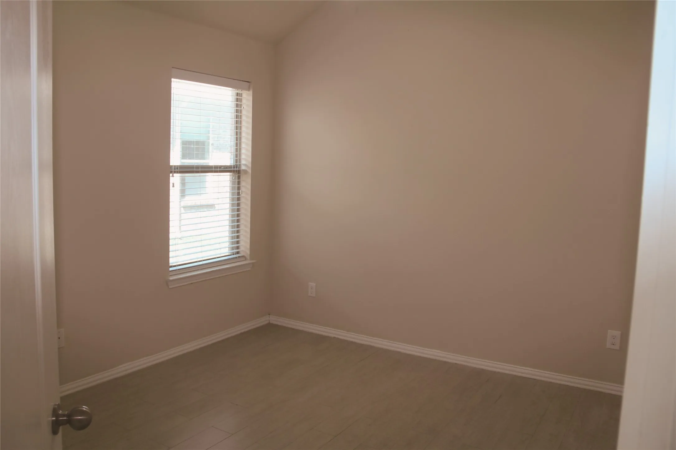Single Family Residence For Rent in Tarrant County , 5913 Haven Lake Way, Fort Worth, Texas 76244, 4 Bedroom, 2 Bathroom, 2 Garage spaces, 2,343 Sqft, built in 2010, mls#21365431, Real Estate Agent in Fort Worth, Homes For Rent in Tarrant county, Homes For Rent in Fort Worth, Realtor in Fort Worth Texas, Real Estate Brokerage Independent Realty Texas, Luminita Cordes Realtor