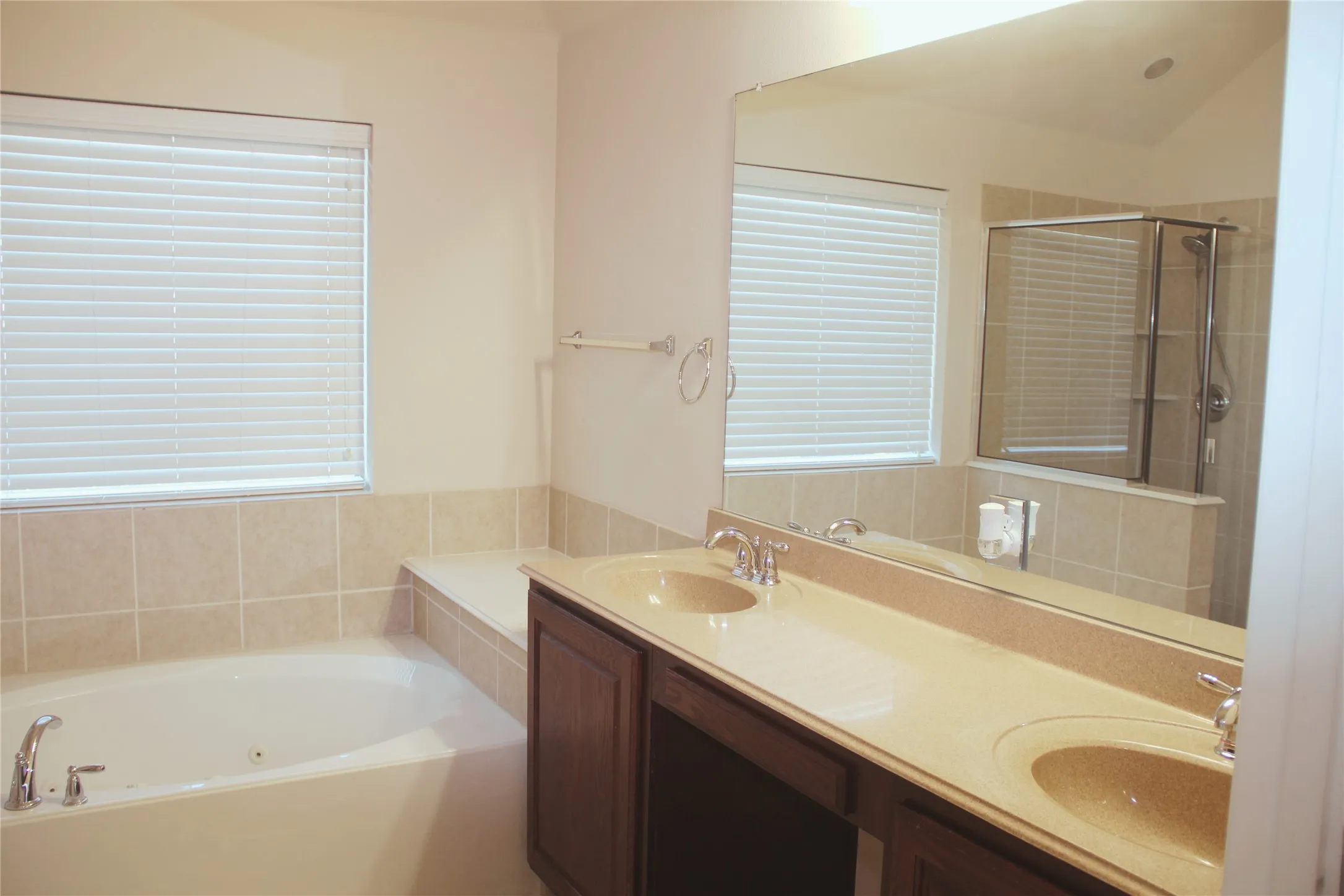 Single Family Residence For Rent in Tarrant County , 5913 Haven Lake Way, Fort Worth, Texas 76244, 4 Bedroom, 2 Bathroom, 2 Garage spaces, 2,343 Sqft, built in 2010, mls#21365431, Real Estate Agent in Fort Worth, Homes For Rent in Tarrant county, Homes For Rent in Fort Worth, Realtor in Fort Worth Texas, Real Estate Brokerage Independent Realty Texas, Luminita Cordes Realtor