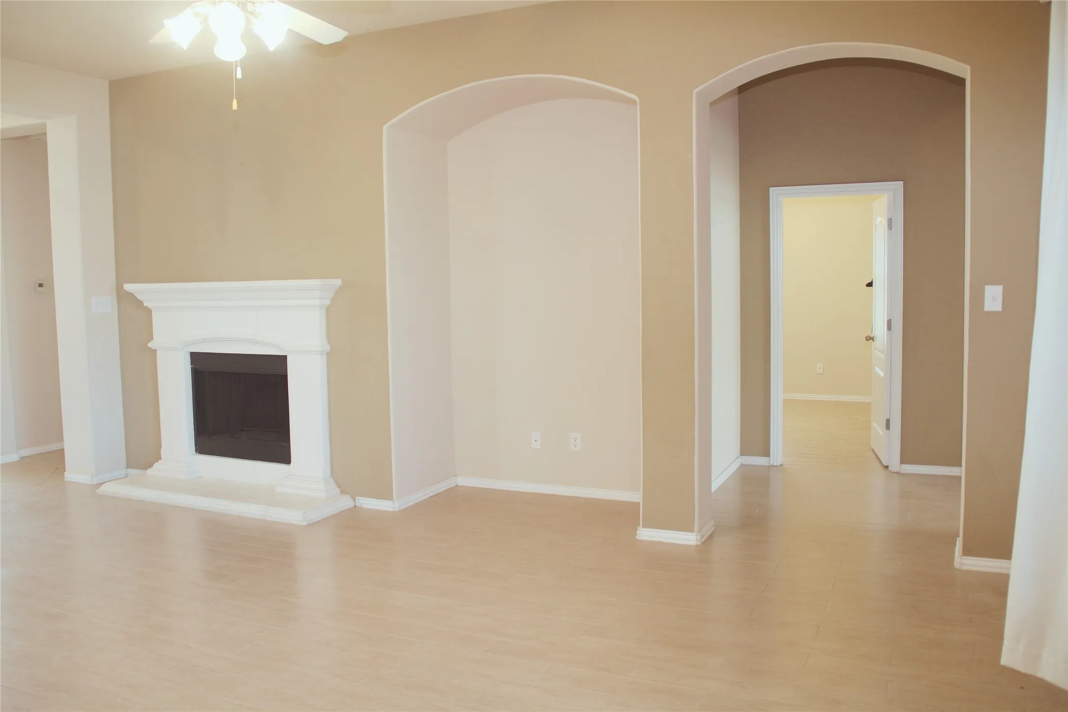 Single Family Residence For Rent in Tarrant County , 5913 Haven Lake Way, Fort Worth, Texas 76244, 4 Bedroom, 2 Bathroom, 2 Garage spaces, 2,343 Sqft, built in 2010, mls#21365431, Real Estate Agent in Fort Worth, Homes For Rent in Tarrant county, Homes For Rent in Fort Worth, Realtor in Fort Worth Texas, Real Estate Brokerage Independent Realty Texas, Luminita Cordes Realtor