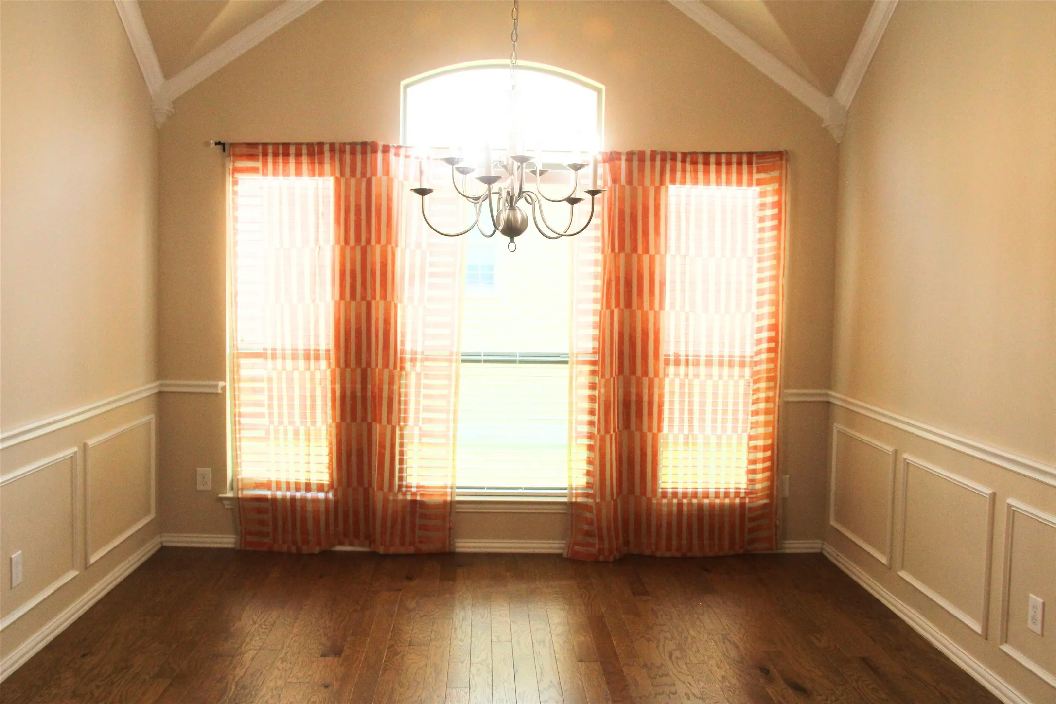 Single Family Residence For Rent in Tarrant County , 5913 Haven Lake Way, Fort Worth, Texas 76244, 4 Bedroom, 2 Bathroom, 2 Garage spaces, 2,343 Sqft, built in 2010, mls#21365431, Real Estate Agent in Fort Worth, Homes For Rent in Tarrant county, Homes For Rent in Fort Worth, Realtor in Fort Worth Texas, Real Estate Brokerage Independent Realty Texas, Luminita Cordes Realtor