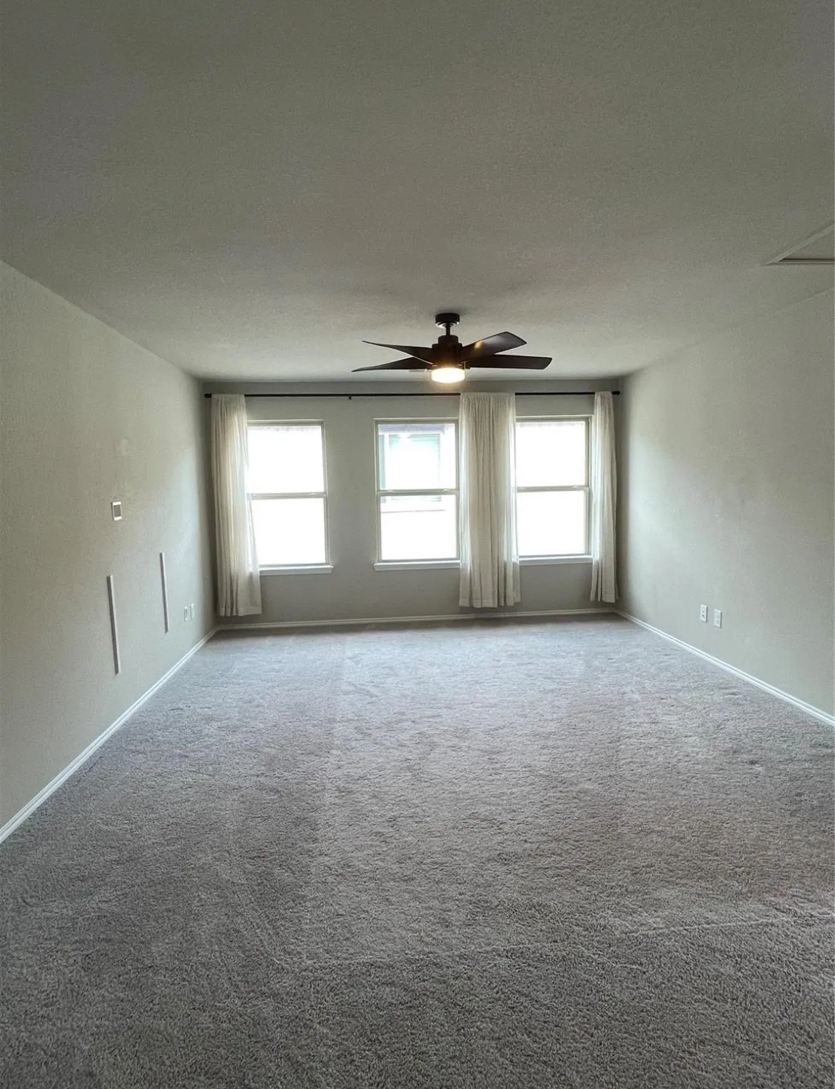 Single Family Residence For Rent in Kaufman County , 3226 Sioux Trail, Crandall, Texas 75114, 4 Bedroom, 3 Bathroom, 2 Garage spaces, 2,232 Sqft, built in 2022, mls#21366715, Real Estate Agent in Crandall, Homes For Rent in Kaufman county, Homes For Rent in Crandall, Realtor in Crandall Texas, Real Estate Brokerage Independent Realty Texas, Luminita Cordes Realtor