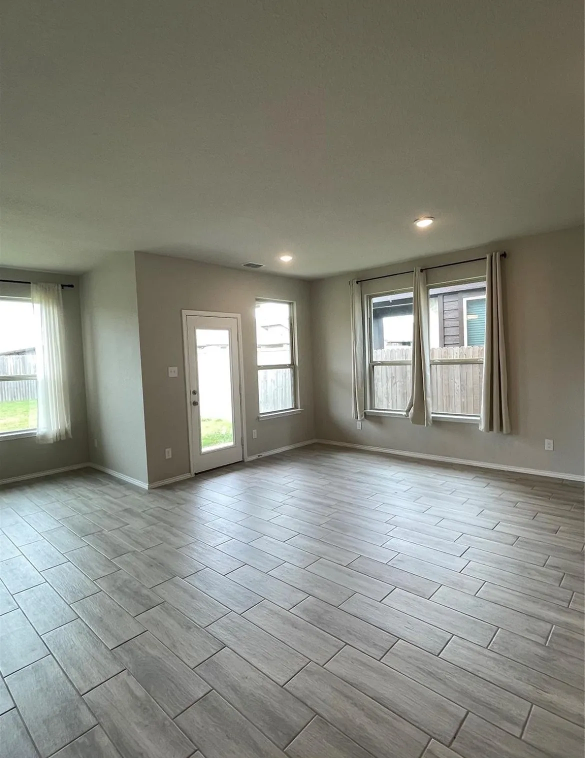 Single Family Residence For Rent in Kaufman County , 3226 Sioux Trail, Crandall, Texas 75114, 4 Bedroom, 3 Bathroom, 2 Garage spaces, 2,232 Sqft, built in 2022, mls#21366715, Real Estate Agent in Crandall, Homes For Rent in Kaufman county, Homes For Rent in Crandall, Realtor in Crandall Texas, Real Estate Brokerage Independent Realty Texas, Luminita Cordes Realtor
