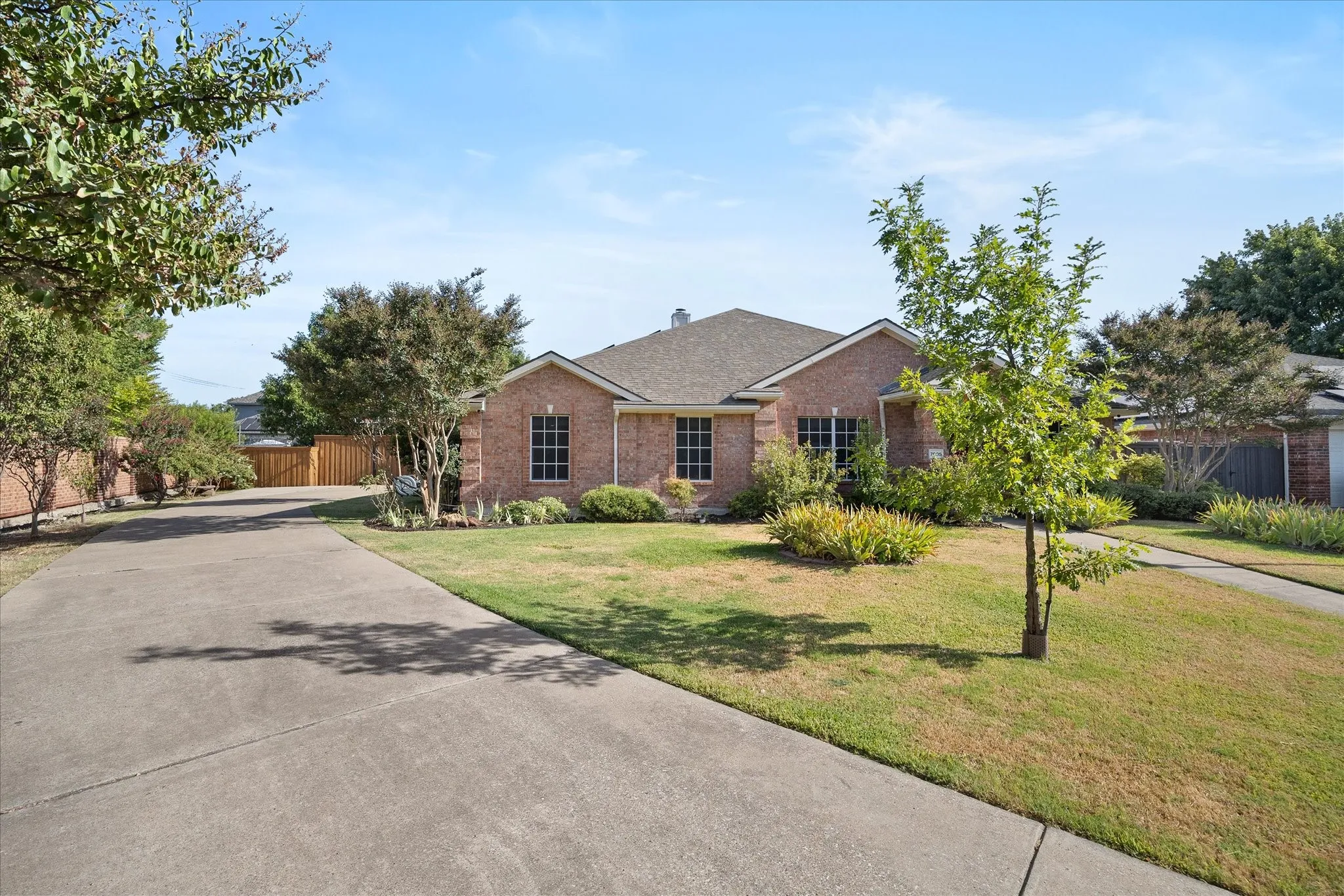 Single Family Residence For Sale in Dallas County , 7005 Travelers Crossing, Rowlett, Texas 75089, 4 Bedroom, 2 Bathroom, 2 Garage spaces, 2,538 Sqft, built in 2003, mls#21366644, Real Estate Agent in Rowlett, Homes For Sale in Dallas county, Homes For Sale in Rowlett, Realtor in Rowlett Texas, Real Estate Brokerage Independent Realty Texas, Luminita Cordes Realtor