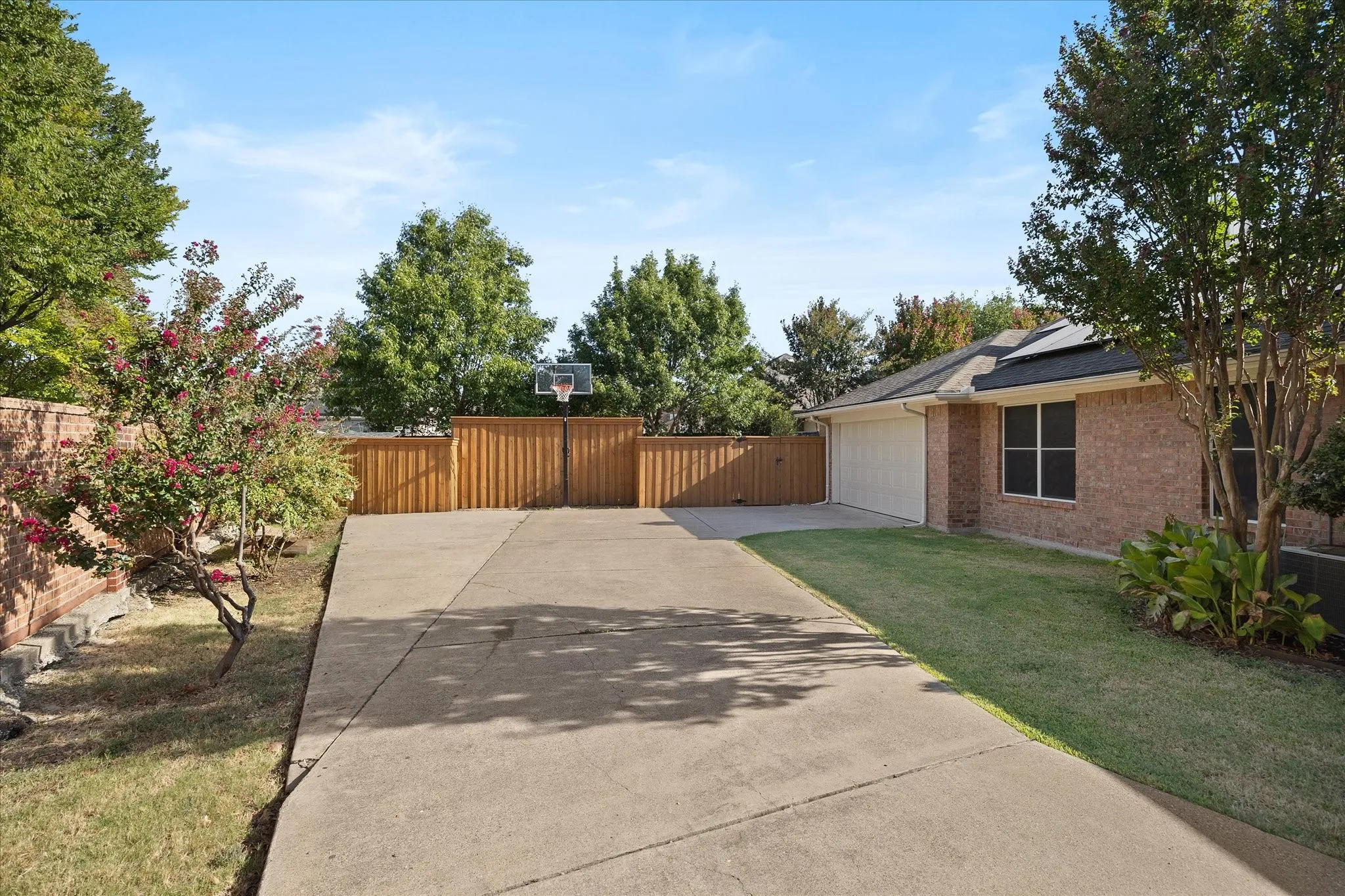 Single Family Residence For Sale in Dallas County , 7005 Travelers Crossing, Rowlett, Texas 75089, 4 Bedroom, 2 Bathroom, 2 Garage spaces, 2,538 Sqft, built in 2003, mls#21366644, Real Estate Agent in Rowlett, Homes For Sale in Dallas county, Homes For Sale in Rowlett, Realtor in Rowlett Texas, Real Estate Brokerage Independent Realty Texas, Luminita Cordes Realtor
