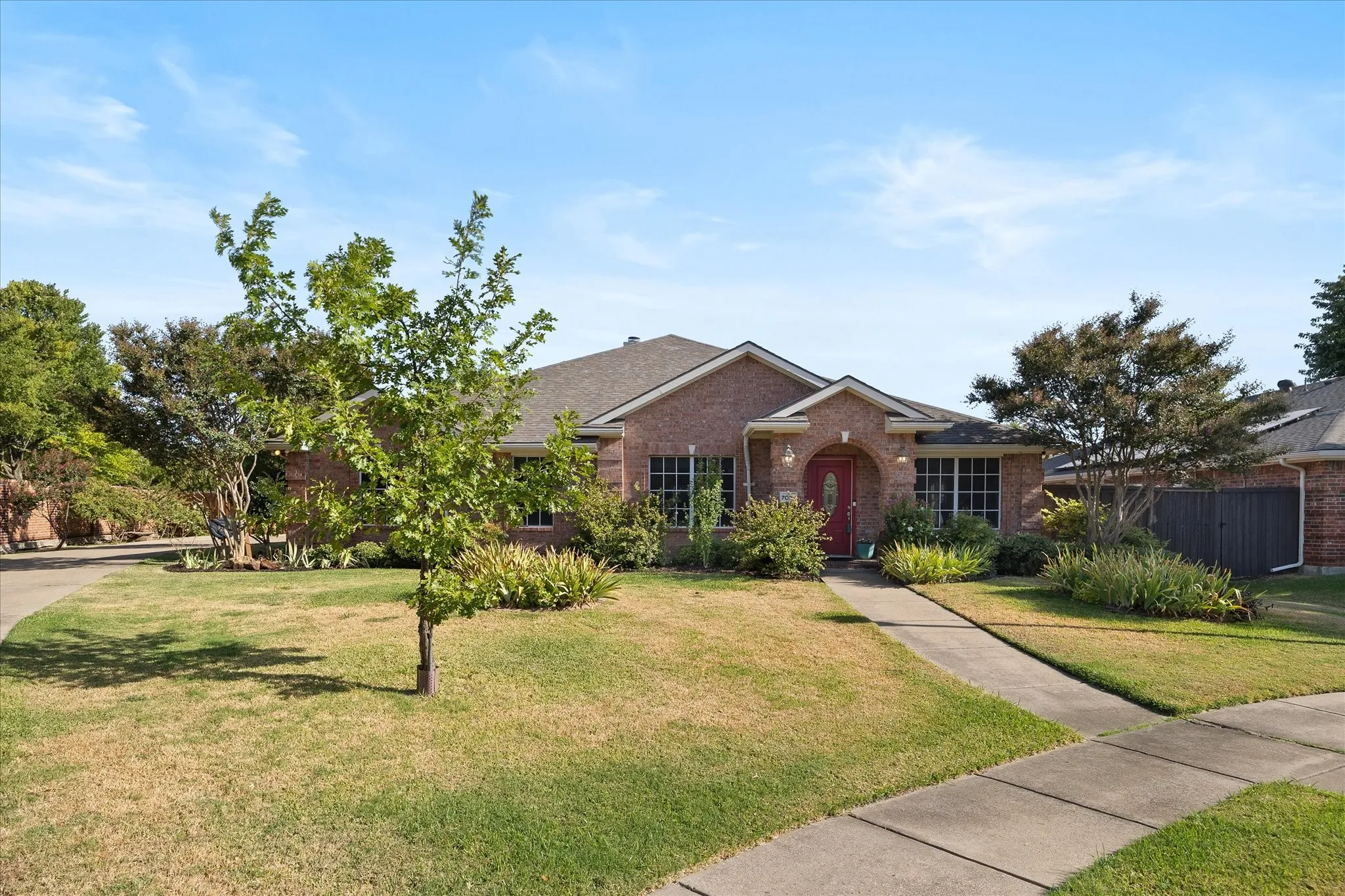 Single Family Residence For Sale in Dallas County , 7005 Travelers Crossing, Rowlett, Texas 75089, 4 Bedroom, 2 Bathroom, 2 Garage spaces, 2,538 Sqft, built in 2003, mls#21366644, Real Estate Agent in Rowlett, Homes For Sale in Dallas county, Homes For Sale in Rowlett, Realtor in Rowlett Texas, Real Estate Brokerage Independent Realty Texas, Luminita Cordes Realtor