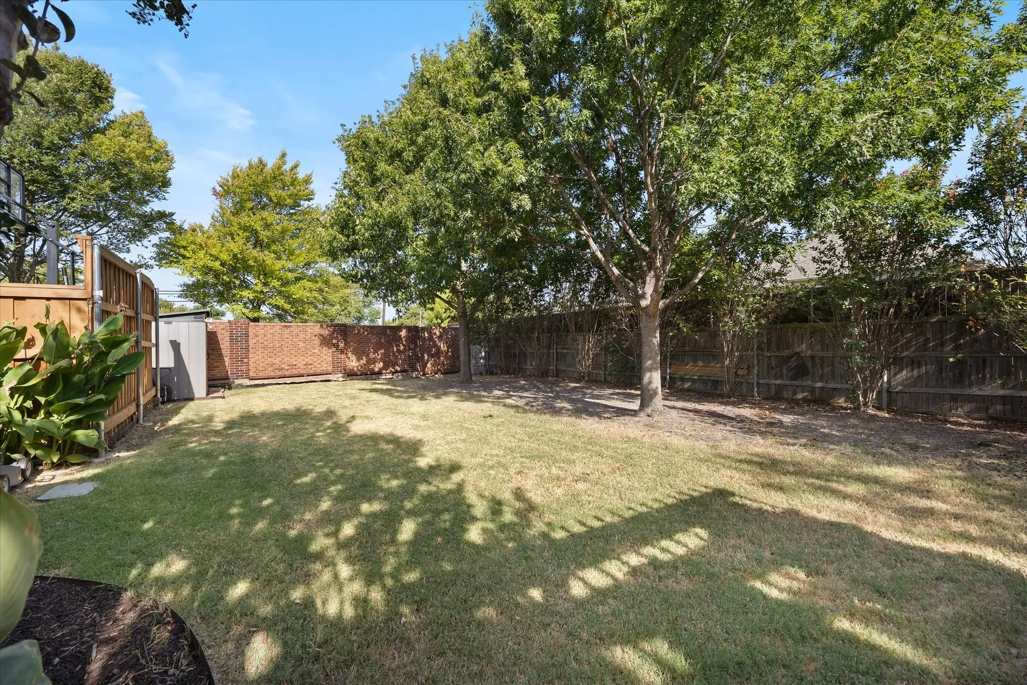 Single Family Residence For Sale in Dallas County , 7005 Travelers Crossing, Rowlett, Texas 75089, 4 Bedroom, 2 Bathroom, 2 Garage spaces, 2,538 Sqft, built in 2003, mls#21366644, Real Estate Agent in Rowlett, Homes For Sale in Dallas county, Homes For Sale in Rowlett, Realtor in Rowlett Texas, Real Estate Brokerage Independent Realty Texas, Luminita Cordes Realtor