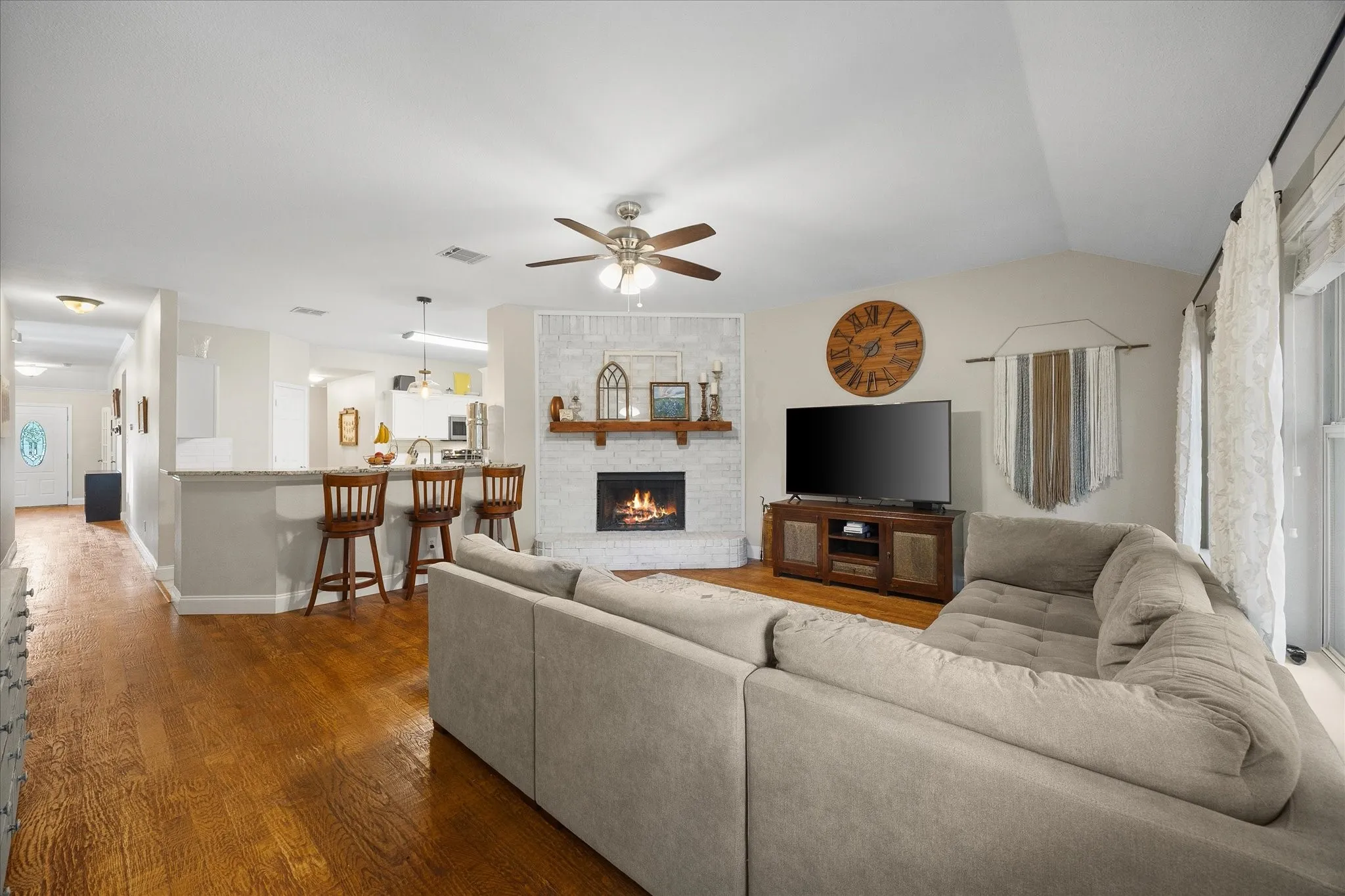 Single Family Residence For Sale in Dallas County , 7005 Travelers Crossing, Rowlett, Texas 75089, 4 Bedroom, 2 Bathroom, 2 Garage spaces, 2,538 Sqft, built in 2003, mls#21366644, Real Estate Agent in Rowlett, Homes For Sale in Dallas county, Homes For Sale in Rowlett, Realtor in Rowlett Texas, Real Estate Brokerage Independent Realty Texas, Luminita Cordes Realtor