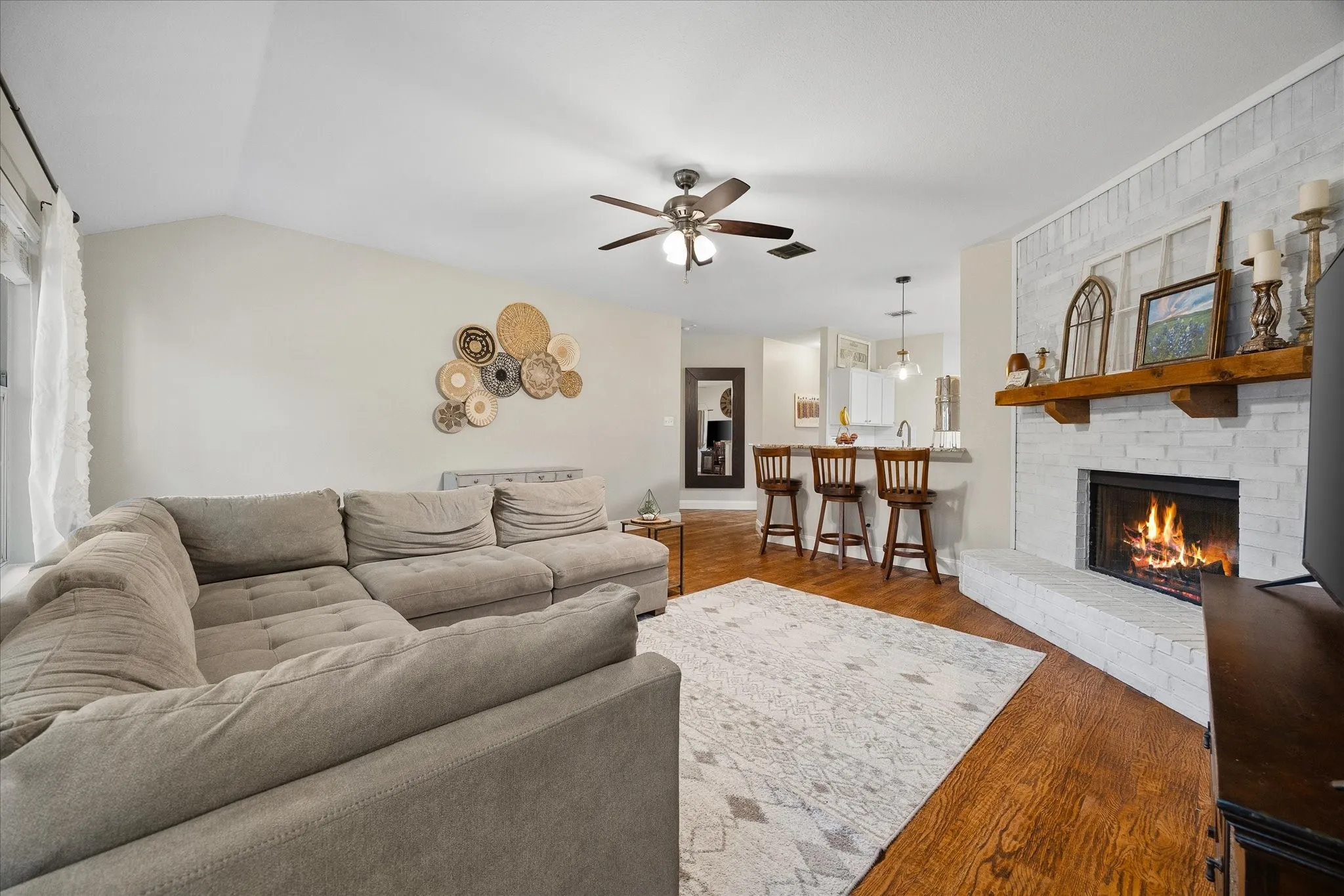 Single Family Residence For Sale in Dallas County , 7005 Travelers Crossing, Rowlett, Texas 75089, 4 Bedroom, 2 Bathroom, 2 Garage spaces, 2,538 Sqft, built in 2003, mls#21366644, Real Estate Agent in Rowlett, Homes For Sale in Dallas county, Homes For Sale in Rowlett, Realtor in Rowlett Texas, Real Estate Brokerage Independent Realty Texas, Luminita Cordes Realtor