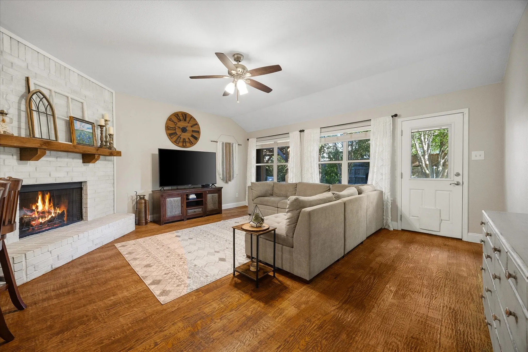 Single Family Residence For Sale in Dallas County , 7005 Travelers Crossing, Rowlett, Texas 75089, 4 Bedroom, 2 Bathroom, 2 Garage spaces, 2,538 Sqft, built in 2003, mls#21366644, Real Estate Agent in Rowlett, Homes For Sale in Dallas county, Homes For Sale in Rowlett, Realtor in Rowlett Texas, Real Estate Brokerage Independent Realty Texas, Luminita Cordes Realtor