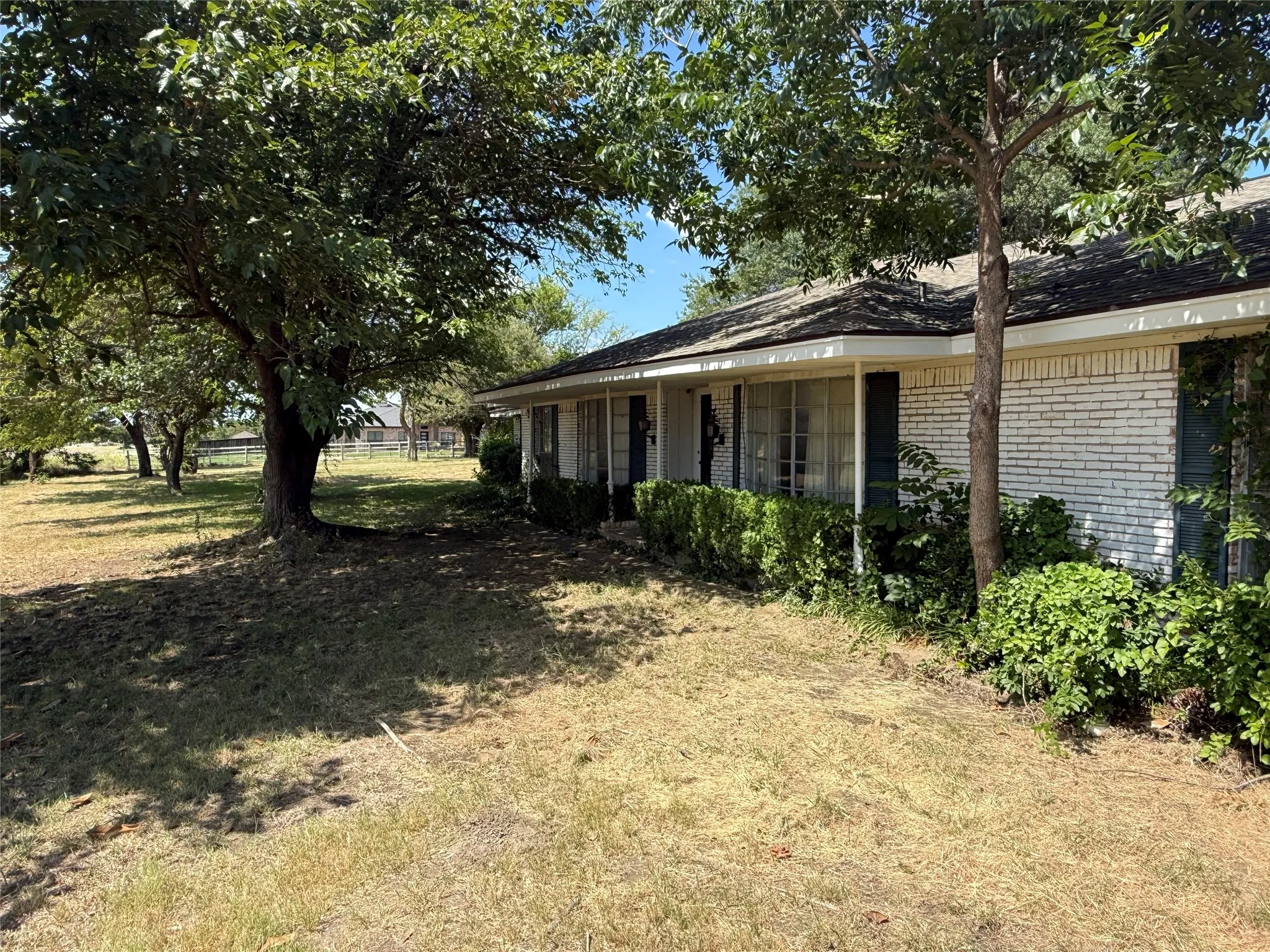 Single Family Residence For Sale in Ellis County , 604 E Highland Road, Ovilla, Texas 75154, 3 Bedroom, 3 Bathroom, 2 Garage spaces, 2,334 Sqft, built in 1965, mls#21362381, Real Estate Agent in Ovilla, Homes For Sale in Ellis county, Homes For Sale in Ovilla, Realtor in Ovilla Texas, Real Estate Brokerage Independent Realty Texas, Luminita Cordes Realtor