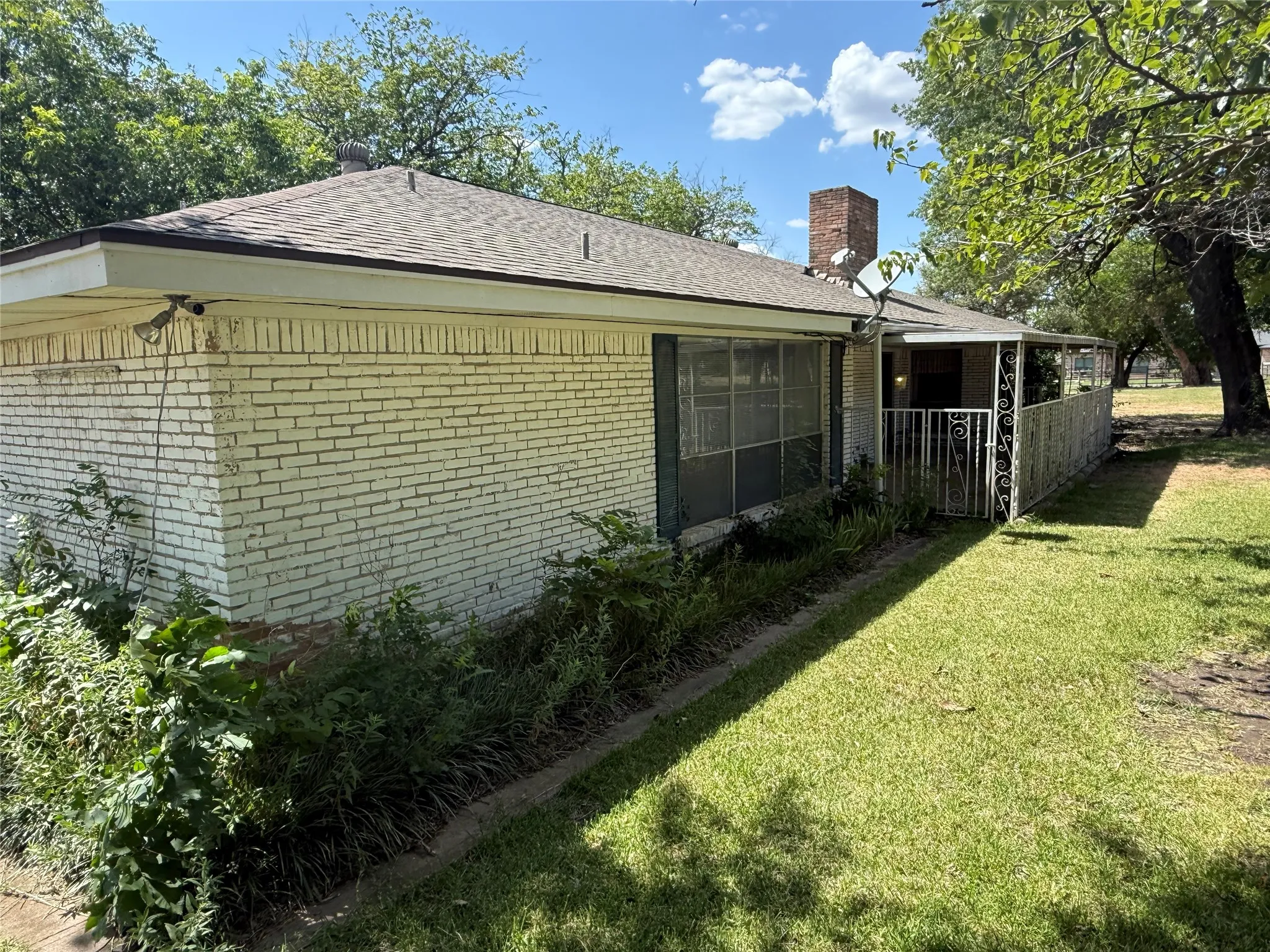 Single Family Residence For Sale in Ellis County , 604 E Highland Road, Ovilla, Texas 75154, 3 Bedroom, 3 Bathroom, 2 Garage spaces, 2,334 Sqft, built in 1965, mls#21362381, Real Estate Agent in Ovilla, Homes For Sale in Ellis county, Homes For Sale in Ovilla, Realtor in Ovilla Texas, Real Estate Brokerage Independent Realty Texas, Luminita Cordes Realtor