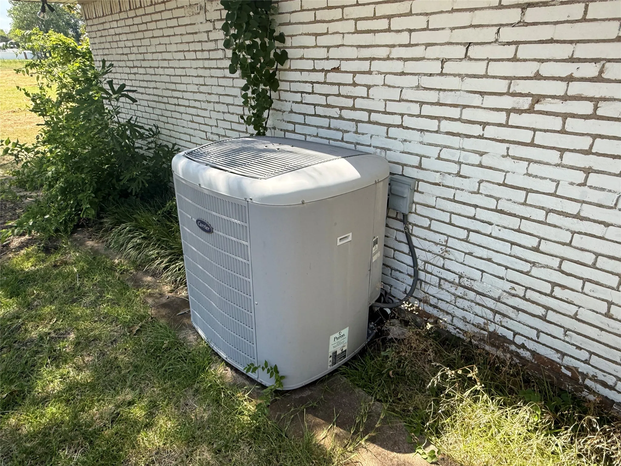 Single Family Residence For Sale in Ellis County , 604 E Highland Road, Ovilla, Texas 75154, 3 Bedroom, 3 Bathroom, 2 Garage spaces, 2,334 Sqft, built in 1965, mls#21362381, Real Estate Agent in Ovilla, Homes For Sale in Ellis county, Homes For Sale in Ovilla, Realtor in Ovilla Texas, Real Estate Brokerage Independent Realty Texas, Luminita Cordes Realtor