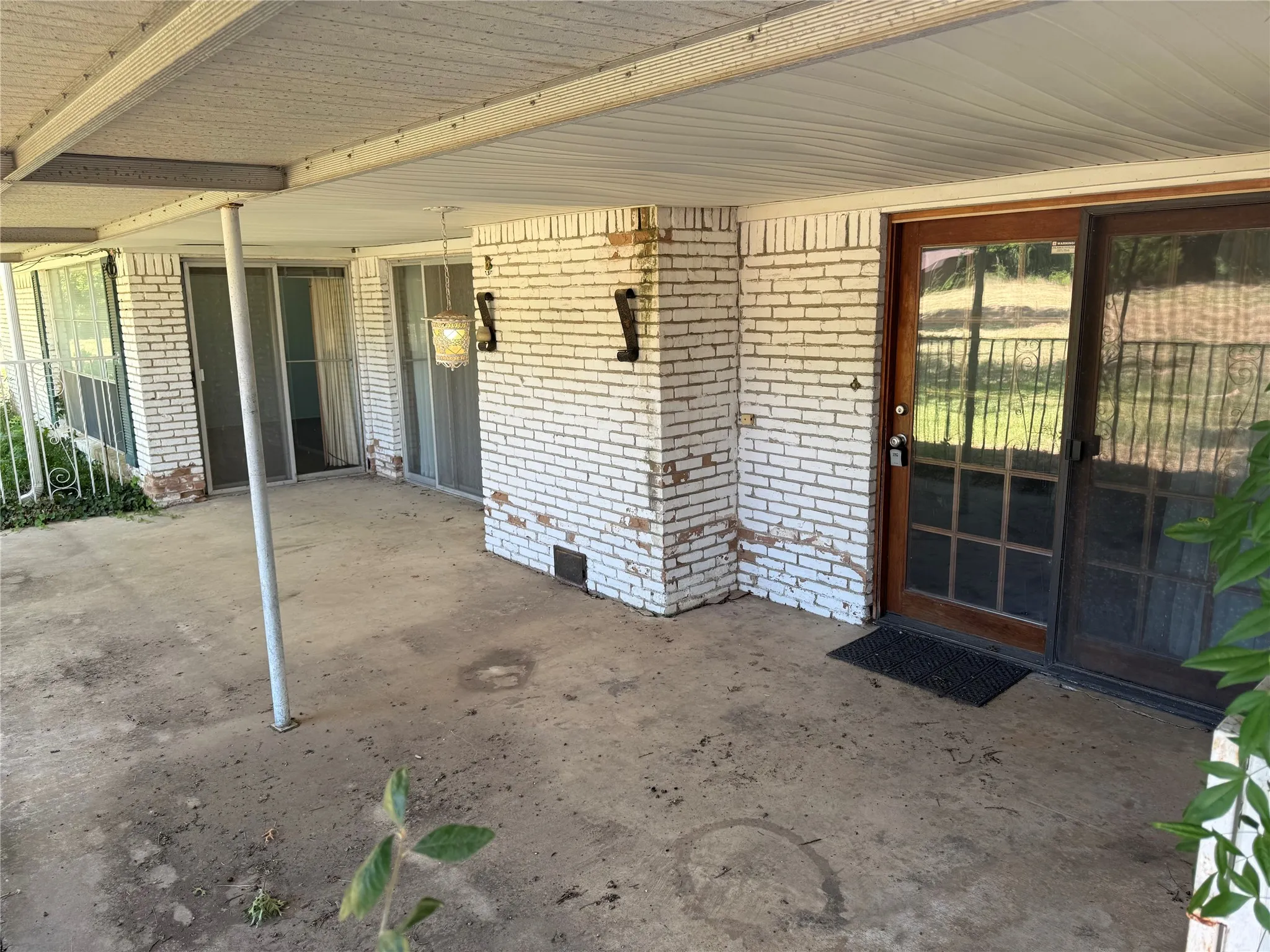 Single Family Residence For Sale in Ellis County , 604 E Highland Road, Ovilla, Texas 75154, 3 Bedroom, 3 Bathroom, 2 Garage spaces, 2,334 Sqft, built in 1965, mls#21362381, Real Estate Agent in Ovilla, Homes For Sale in Ellis county, Homes For Sale in Ovilla, Realtor in Ovilla Texas, Real Estate Brokerage Independent Realty Texas, Luminita Cordes Realtor