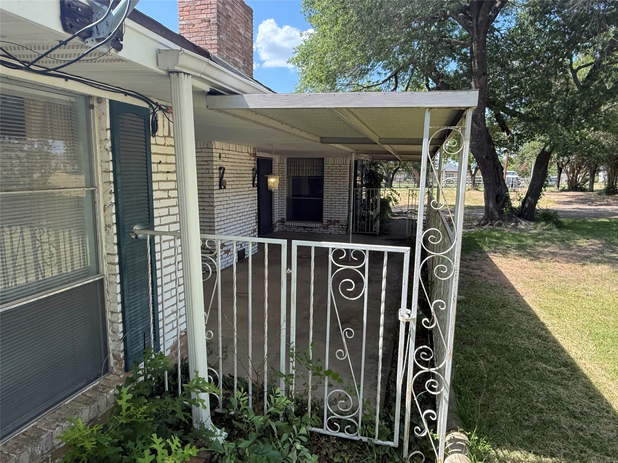 Single Family Residence For Sale in Ellis County , 604 E Highland Road, Ovilla, Texas 75154, 3 Bedroom, 3 Bathroom, 2 Garage spaces, 2,334 Sqft, built in 1965, mls#21362381, Real Estate Agent in Ovilla, Homes For Sale in Ellis county, Homes For Sale in Ovilla, Realtor in Ovilla Texas, Real Estate Brokerage Independent Realty Texas, Luminita Cordes Realtor