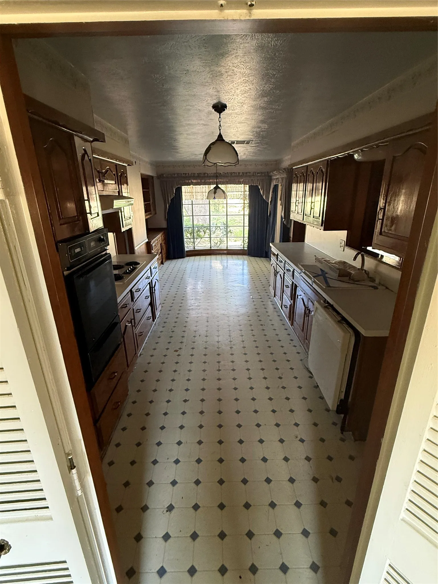 Single Family Residence For Sale in Ellis County , 604 E Highland Road, Ovilla, Texas 75154, 3 Bedroom, 3 Bathroom, 2 Garage spaces, 2,334 Sqft, built in 1965, mls#21362381, Real Estate Agent in Ovilla, Homes For Sale in Ellis county, Homes For Sale in Ovilla, Realtor in Ovilla Texas, Real Estate Brokerage Independent Realty Texas, Luminita Cordes Realtor
