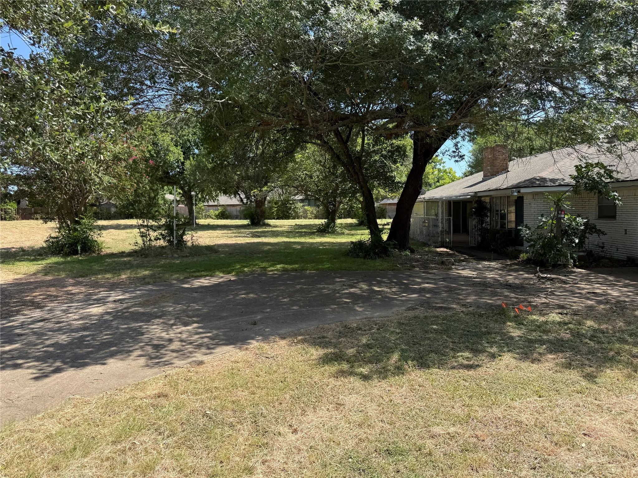 Single Family Residence For Sale in Ellis County , 604 E Highland Road, Ovilla, Texas 75154, 3 Bedroom, 3 Bathroom, 2 Garage spaces, 2,334 Sqft, built in 1965, mls#21362381, Real Estate Agent in Ovilla, Homes For Sale in Ellis county, Homes For Sale in Ovilla, Realtor in Ovilla Texas, Real Estate Brokerage Independent Realty Texas, Luminita Cordes Realtor