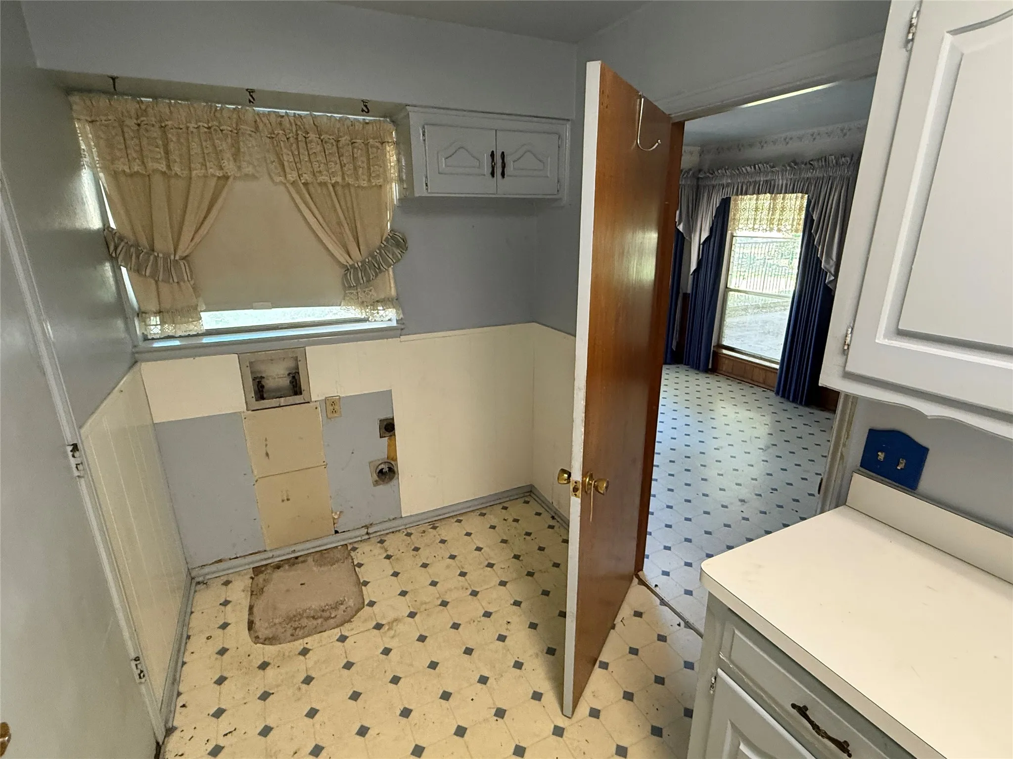 Single Family Residence For Sale in Ellis County , 604 E Highland Road, Ovilla, Texas 75154, 3 Bedroom, 3 Bathroom, 2 Garage spaces, 2,334 Sqft, built in 1965, mls#21362381, Real Estate Agent in Ovilla, Homes For Sale in Ellis county, Homes For Sale in Ovilla, Realtor in Ovilla Texas, Real Estate Brokerage Independent Realty Texas, Luminita Cordes Realtor