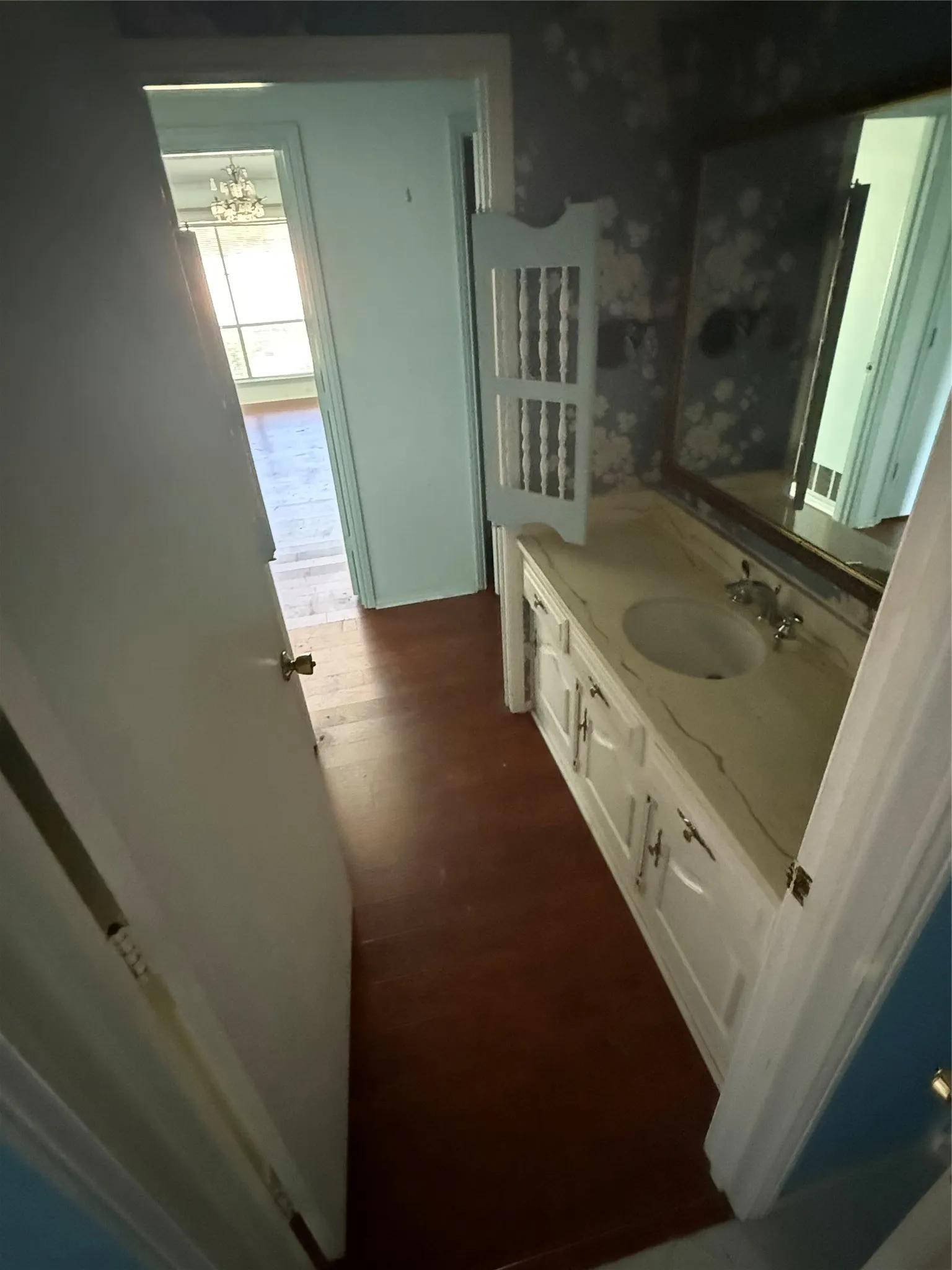 Single Family Residence For Sale in Ellis County , 604 E Highland Road, Ovilla, Texas 75154, 3 Bedroom, 3 Bathroom, 2 Garage spaces, 2,334 Sqft, built in 1965, mls#21362381, Real Estate Agent in Ovilla, Homes For Sale in Ellis county, Homes For Sale in Ovilla, Realtor in Ovilla Texas, Real Estate Brokerage Independent Realty Texas, Luminita Cordes Realtor